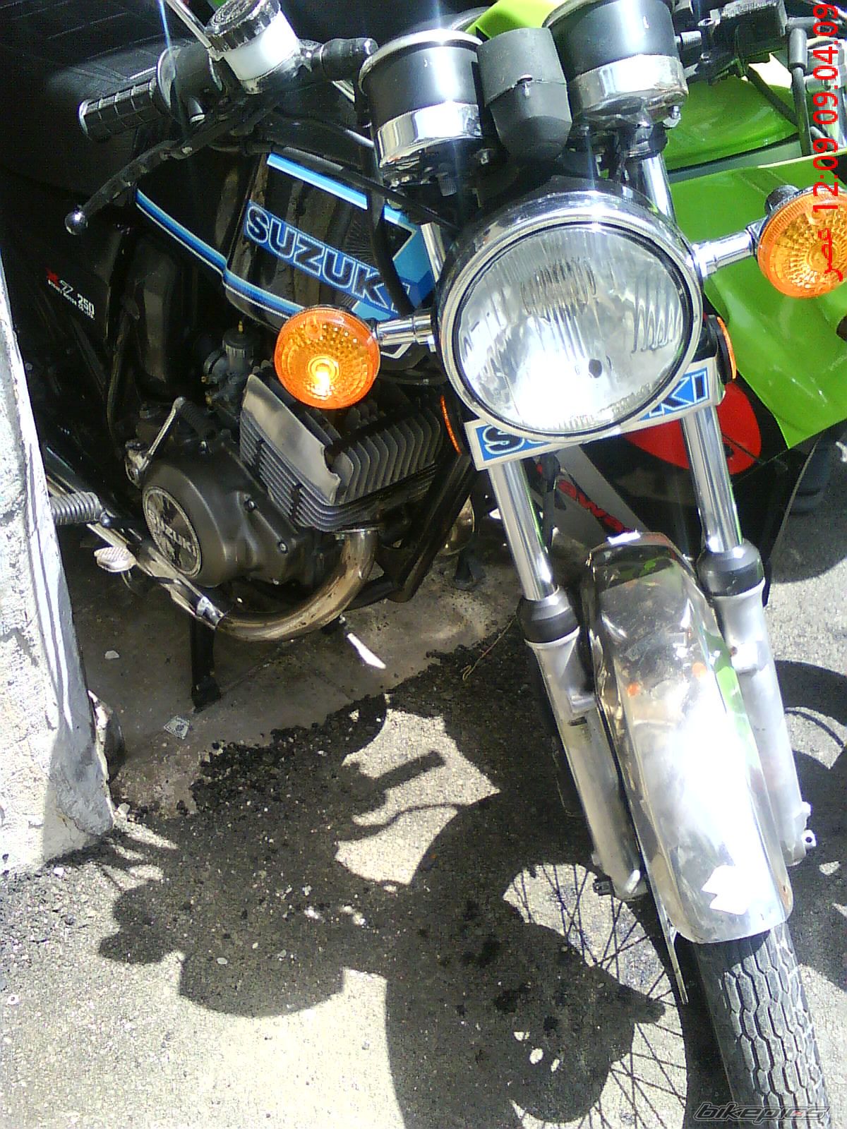 2010 SUZUKI GT 250 | Picture 2109551 motorcycle photo