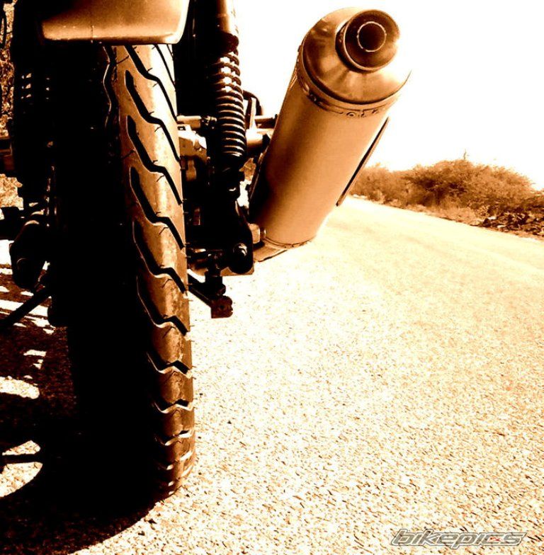 2009 BAJAJ PULSAR 220F | Picture 2109631 motorcycle photo
