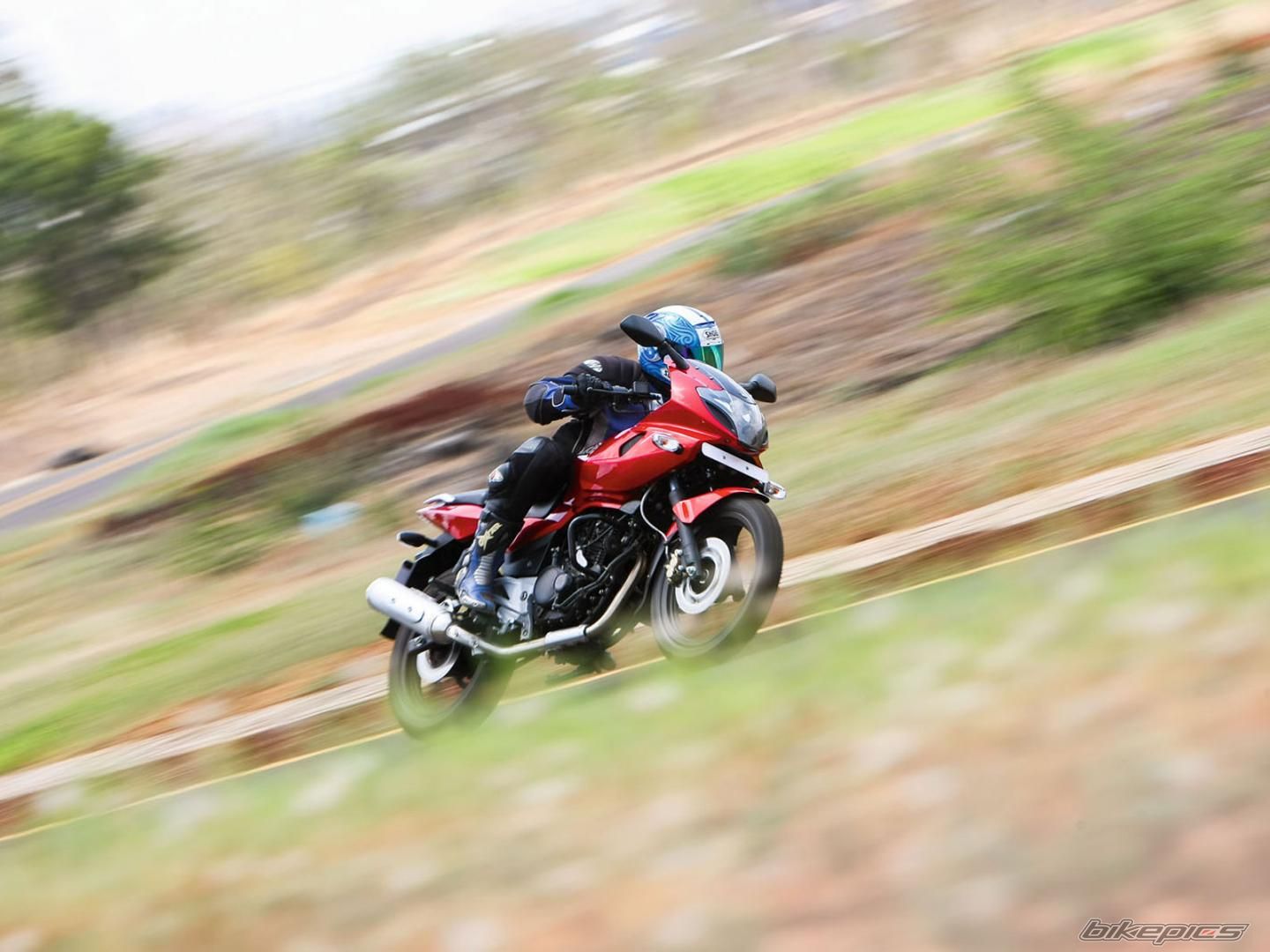 2009 BAJAJ PULSAR 220F | Picture 2109641 motorcycle photo