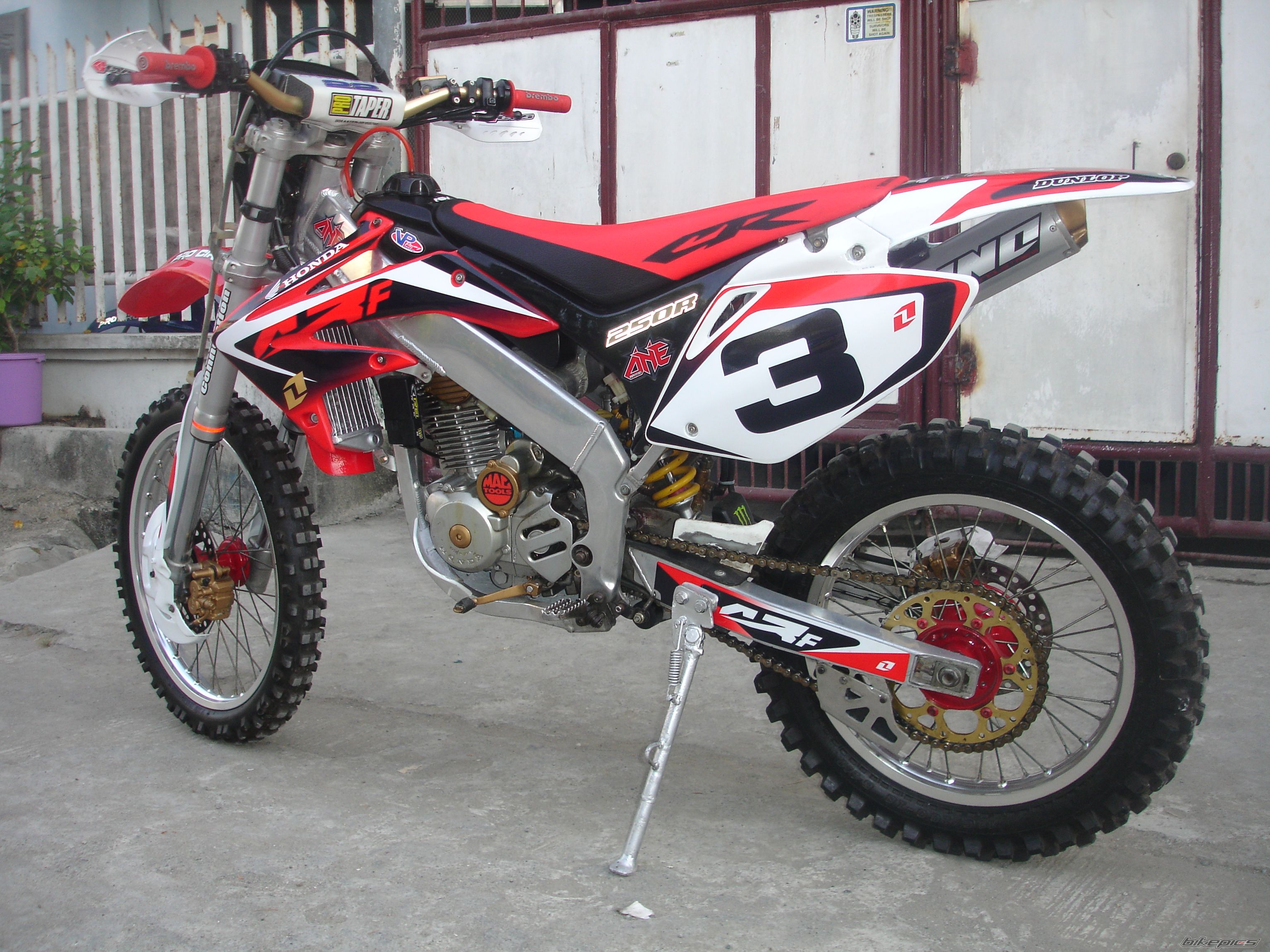 2011 HONDA XR 200 | Picture 2126241 motorcycle photo