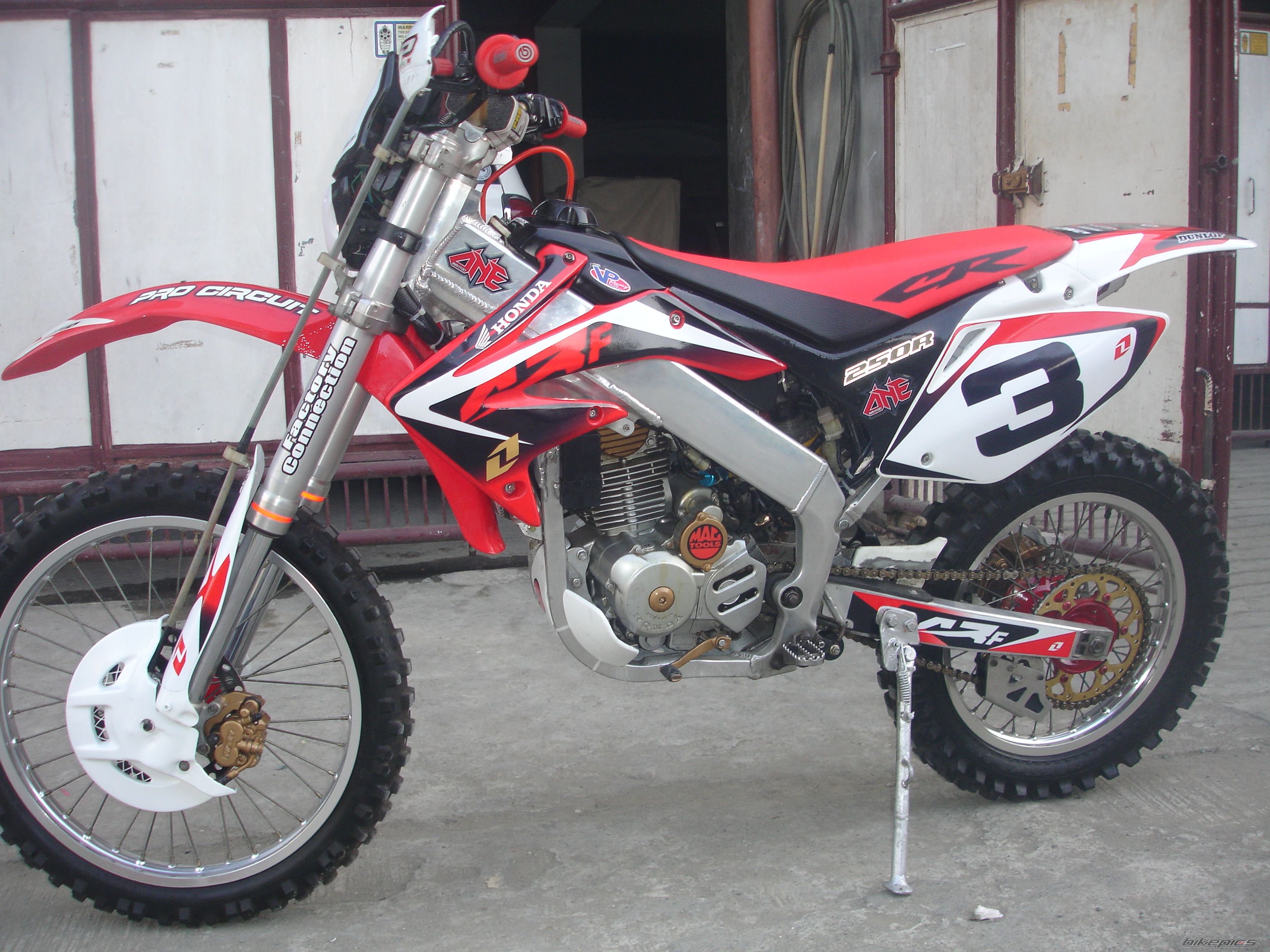 2011 HONDA XR 200 | Picture 2126242 motorcycle photo