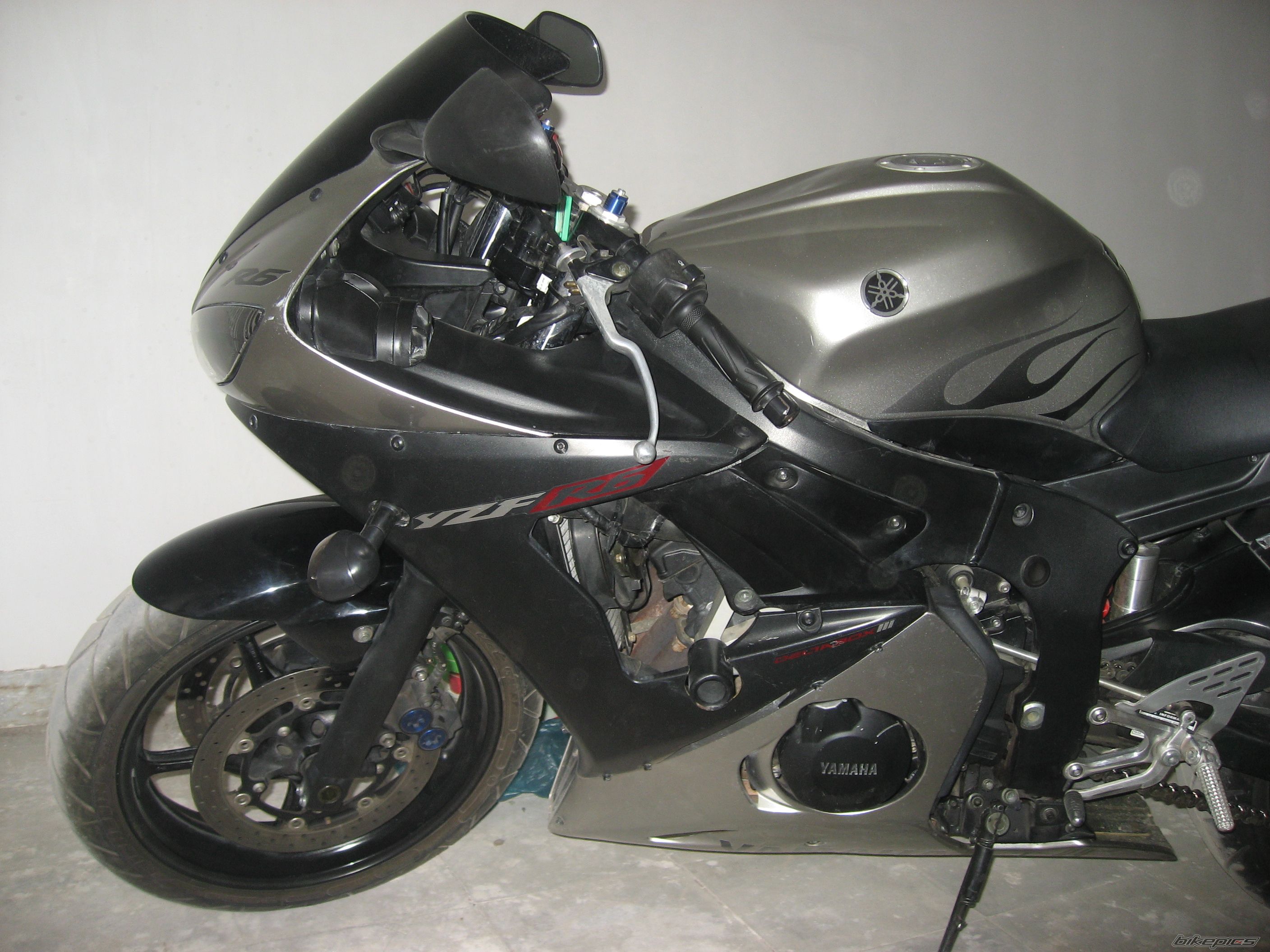 2011 YAMAHA YZF R6 | Picture 2126992 motorcycle photo