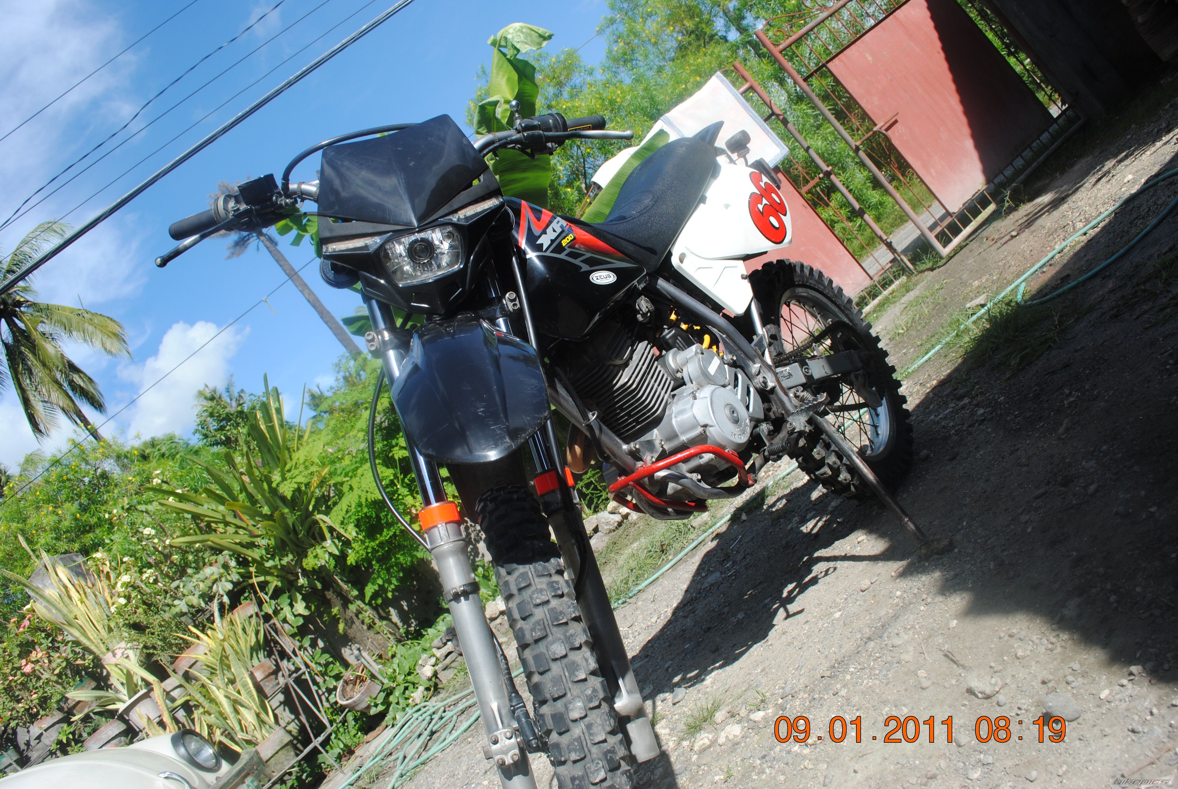 2011 HONDA XR 200 | Picture 2128511 motorcycle photo
