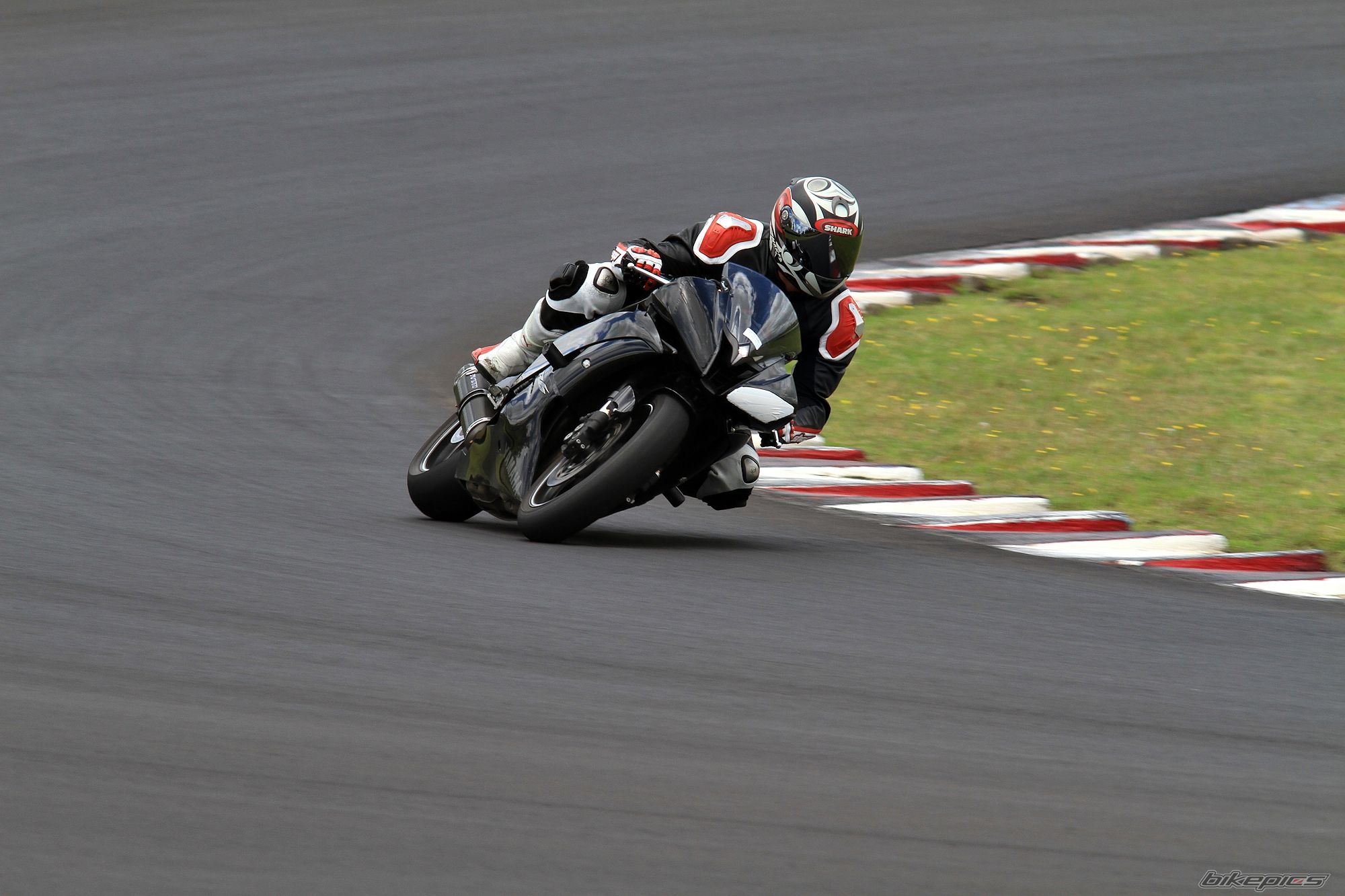 2010 YAMAHA YZF R6 | Picture 2130311 motorcycle photo