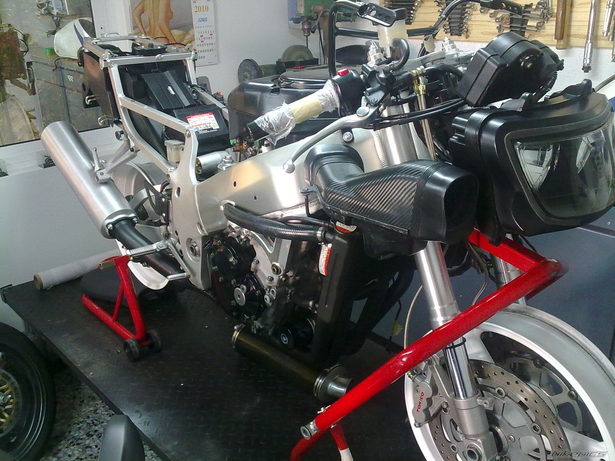 1999 SUZUKI GSX R 750 | Picture 2132013 motorcycle photo