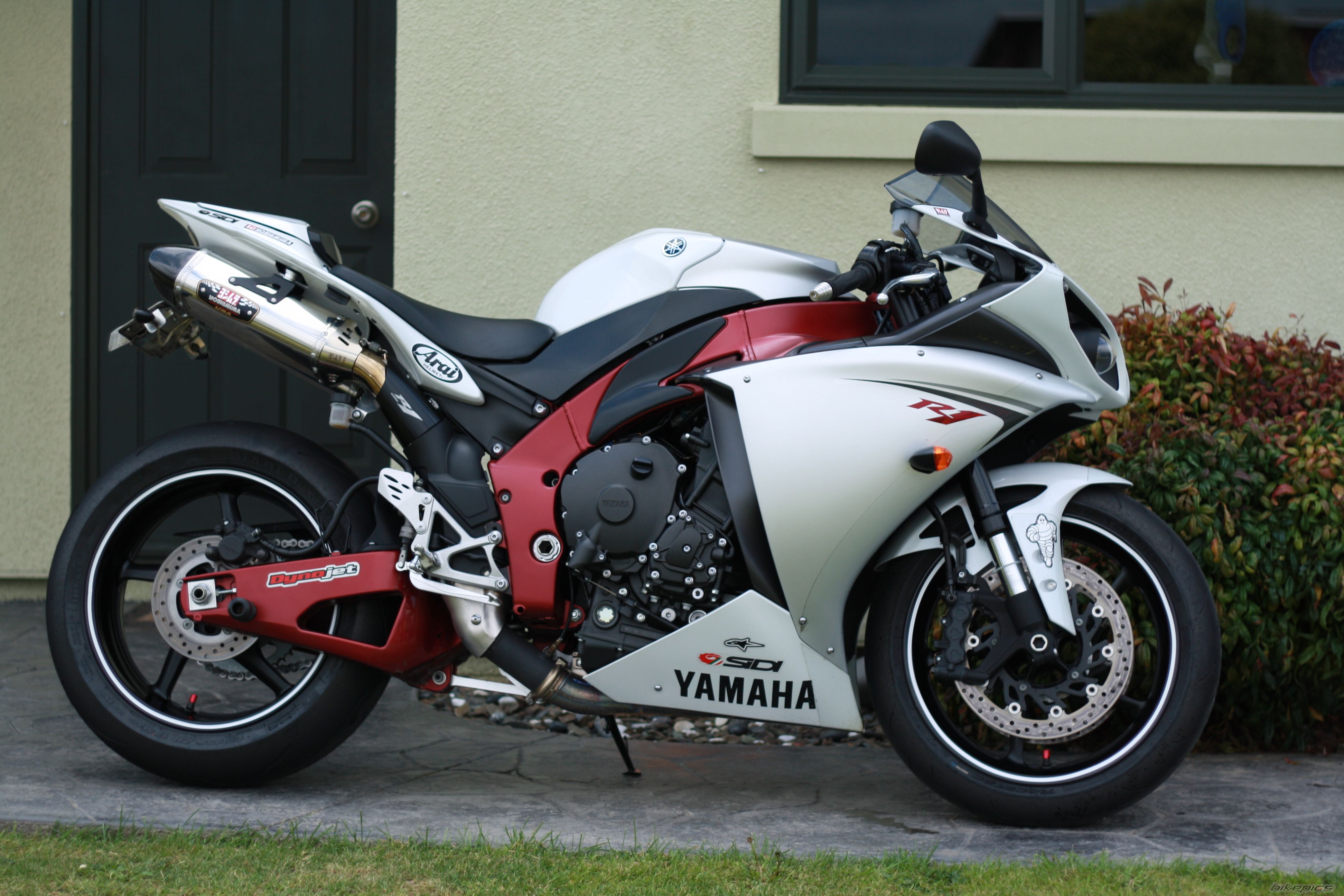2009 YAMAHA YZF R1 | Picture 2135814 motorcycle photo