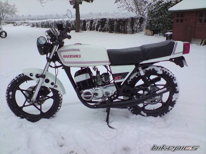 2010 SUZUKI GT 250 | Picture 2138770 motorcycle photo