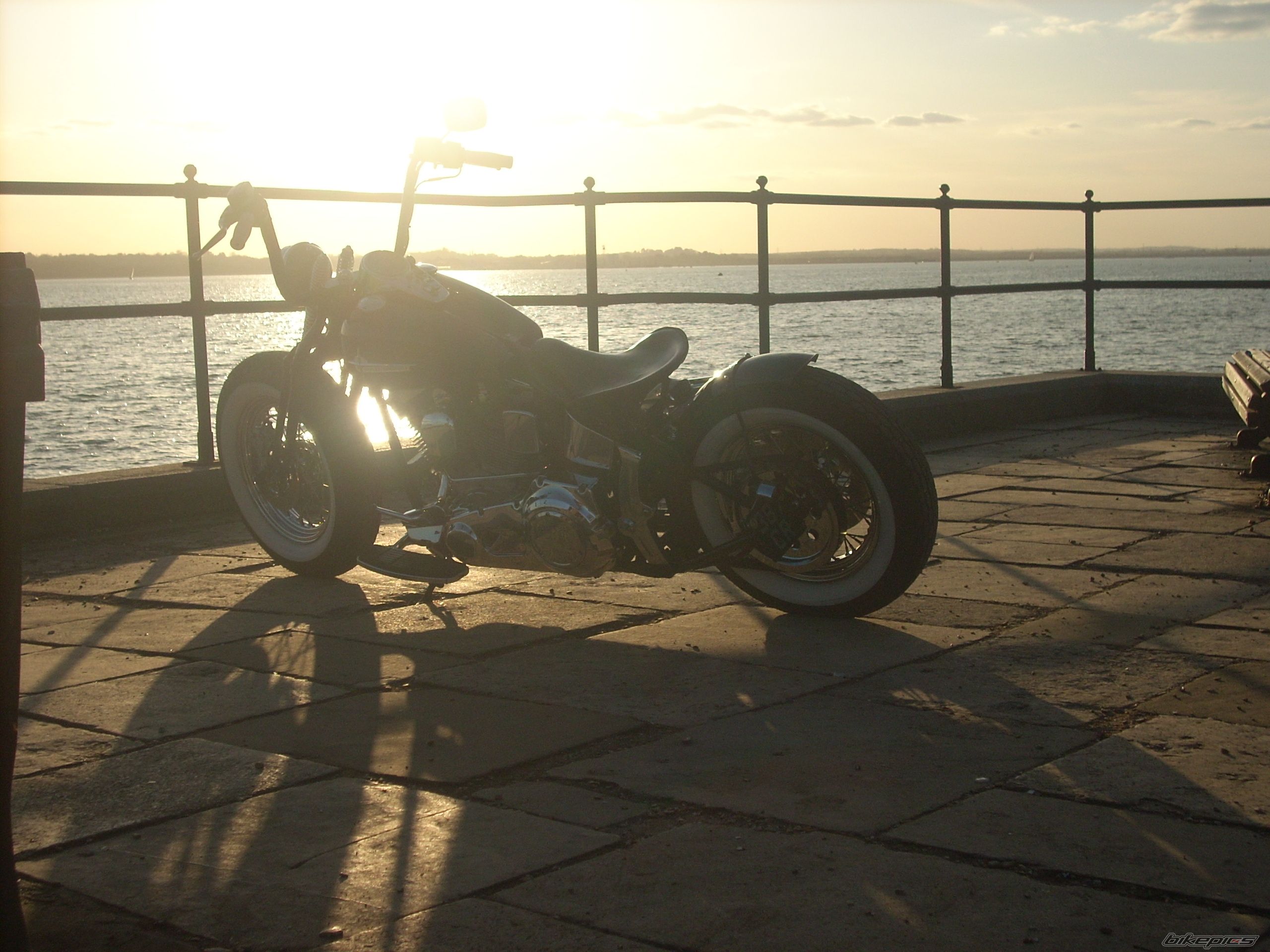 2008 HARLEY DAVIDSON CUSTOM | Picture 2139060 motorcycle photo