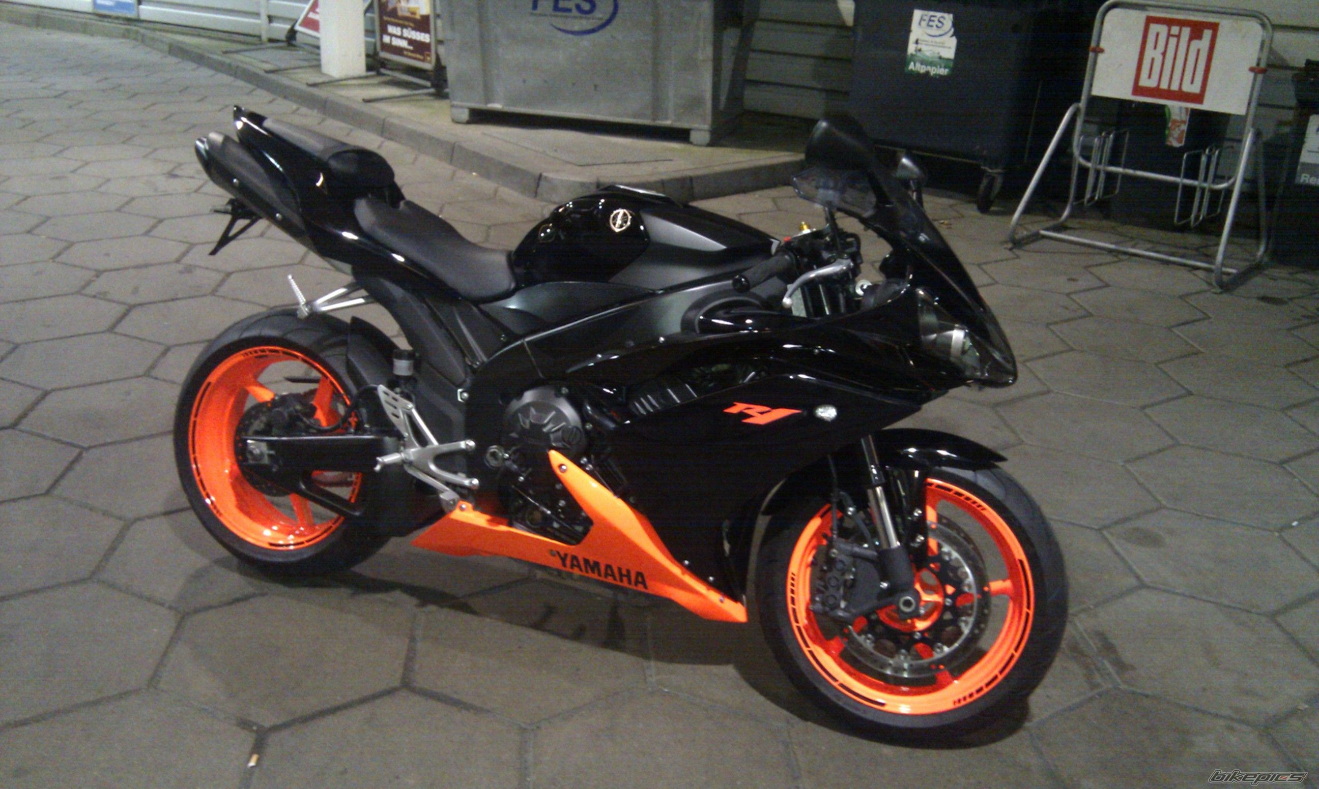 2012 YAMAHA YZF R1 | Picture 2148304 motorcycle photo