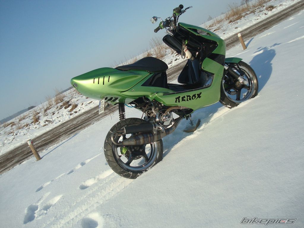 2010 YAMAHA AEROX 50 | Picture 2158082 motorcycle photo