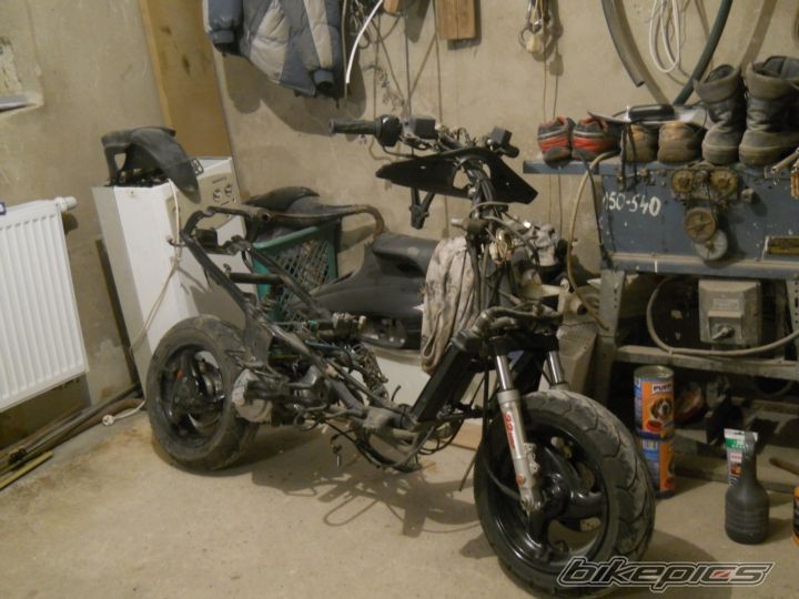 2002 MALAGUTI F 12 50 | Picture 2158218 motorcycle photo