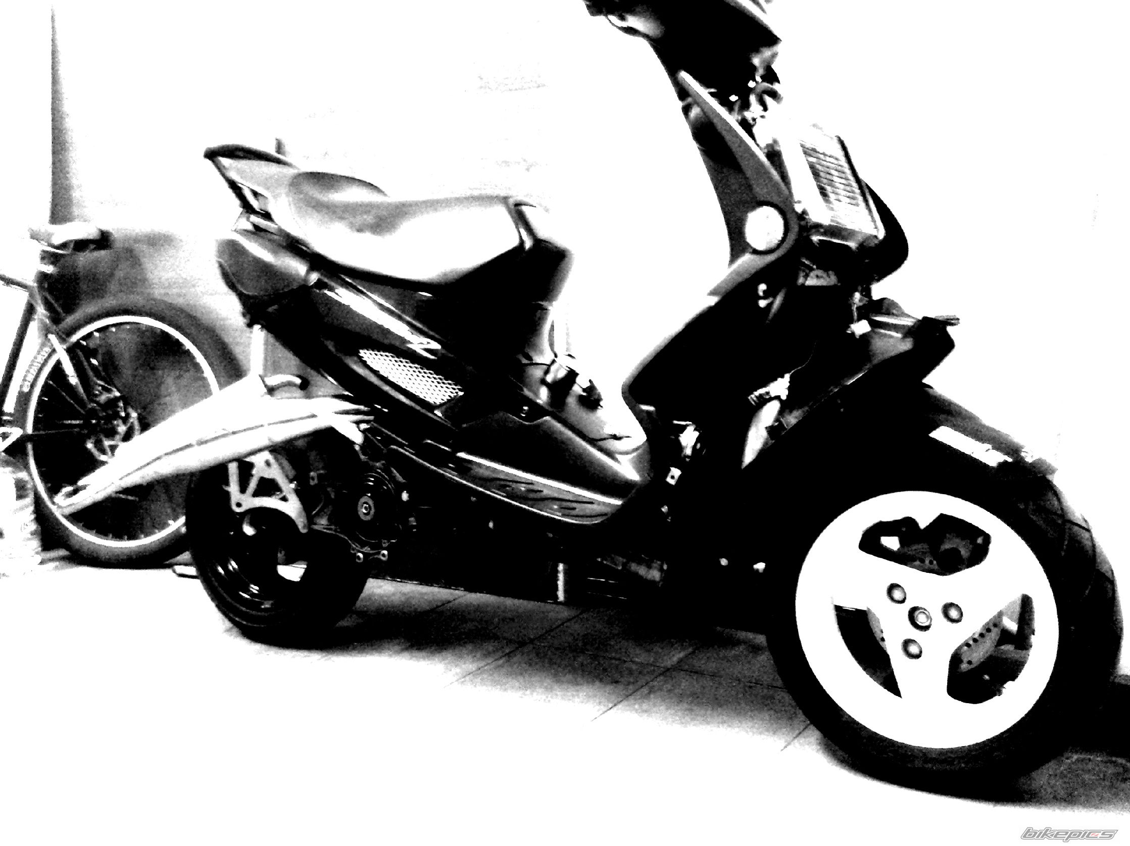 2009 PEUGEOT SPEEDFIGHT2 50 | Picture 2163435 motorcycle photo