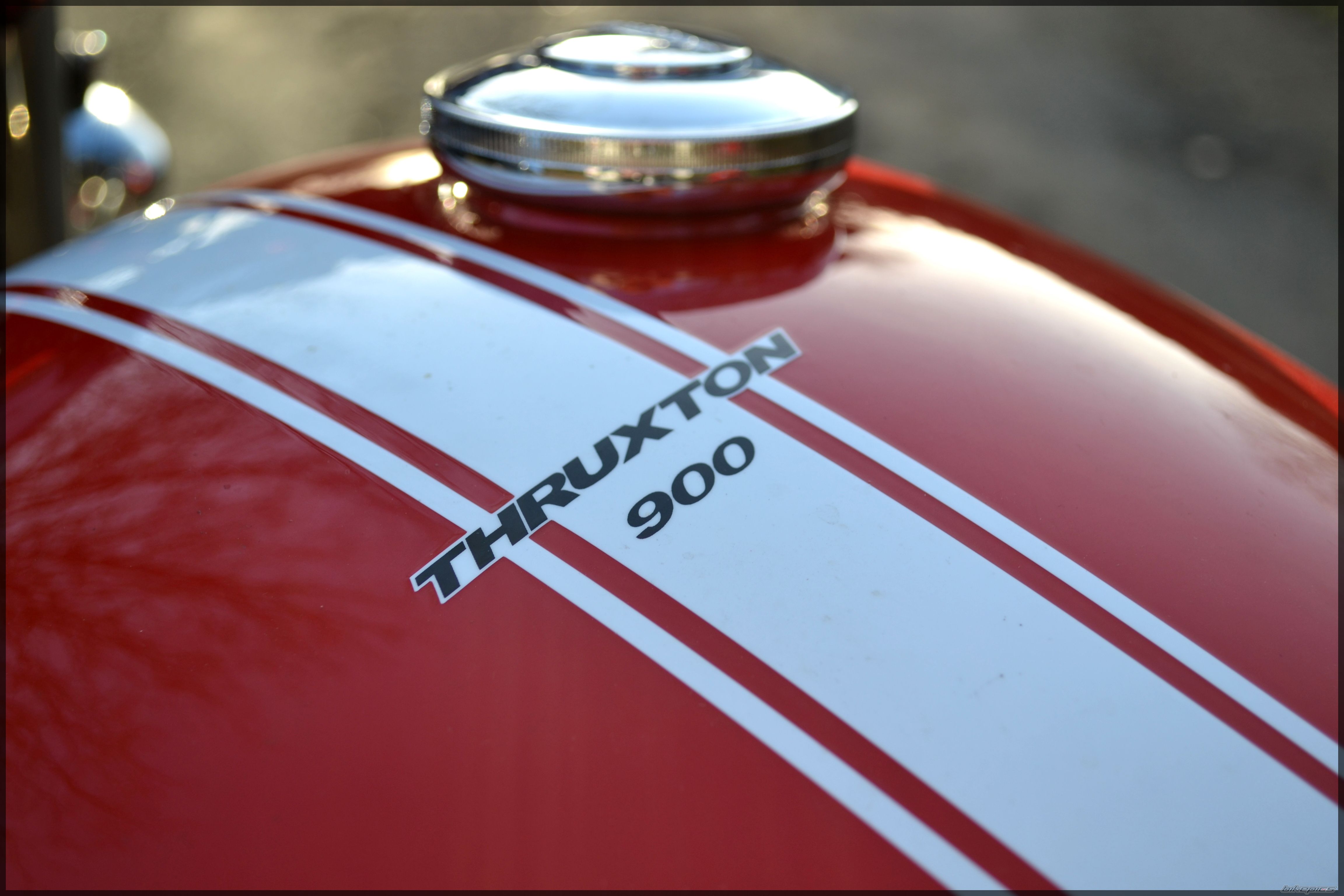 2010 TRIUMPH THRUXTON 900 | Picture 2164344 motorcycle photo