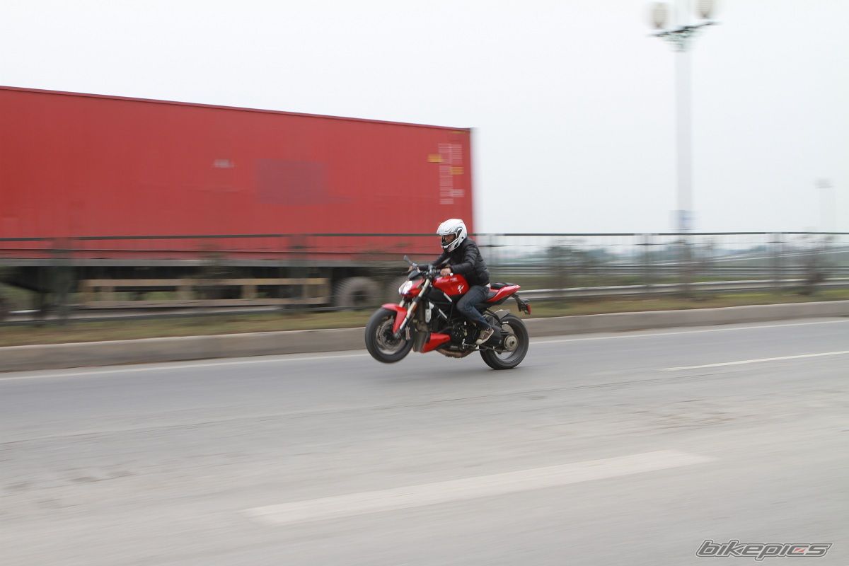 2010 DUCATI STREETFIGHTER | Picture 2165434 motorcycle photo