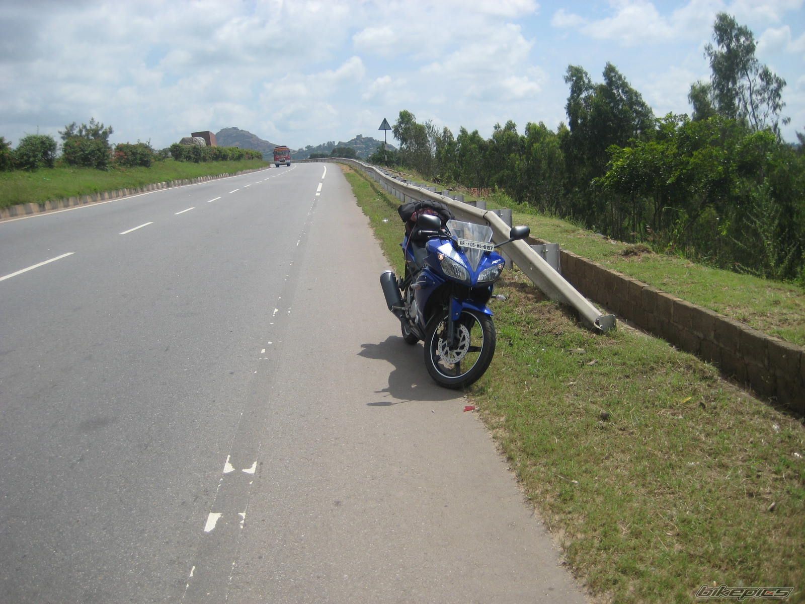 2010 YAMAHA YZF R15 | Picture 2166141 motorcycle photo