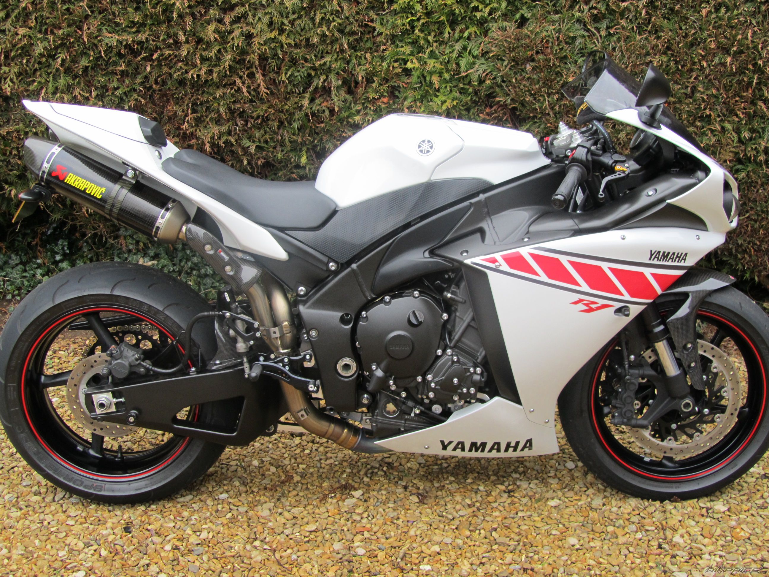 2010 YAMAHA YZF R1 | Picture 2166999 motorcycle photo