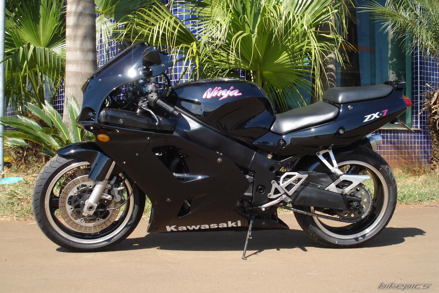 1995 KAWASAKI ZX 7R | Picture 2173103 motorcycle photo