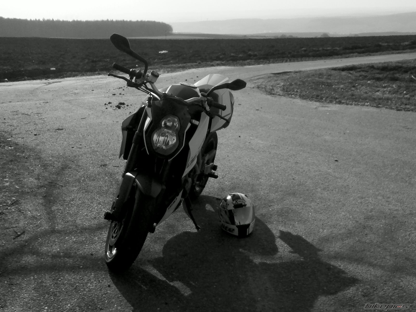2010 KTM 990 SUPERDUKE | Picture 2173724 motorcycle photo