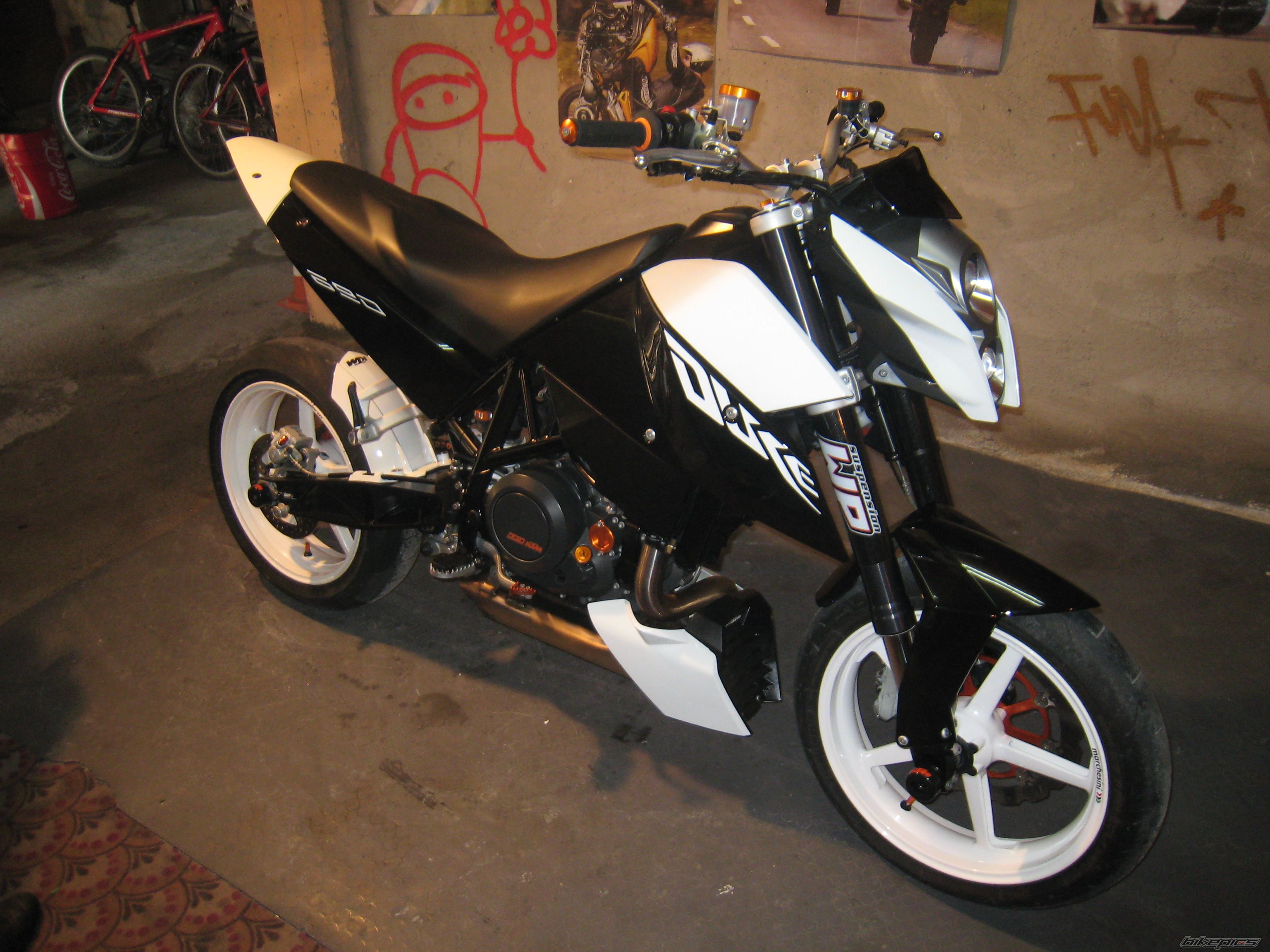 2010 KTM 690 DUKE | Picture 2175301 motorcycle photo