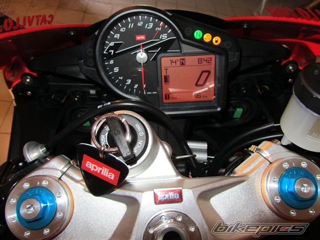2011 APRILIA RSV4 | Picture 2175555 motorcycle photo