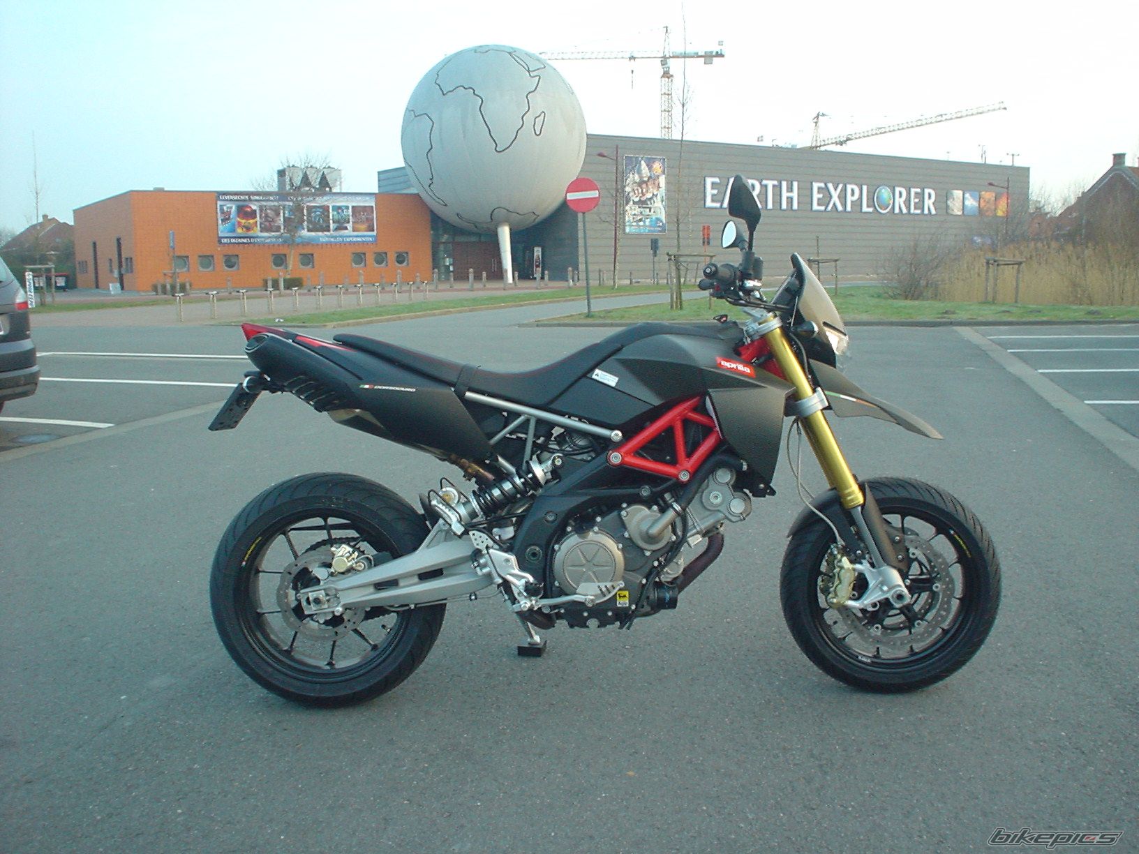 2010 APRILIA SMV 750 DORSODURO | Picture 2179794 motorcycle photo