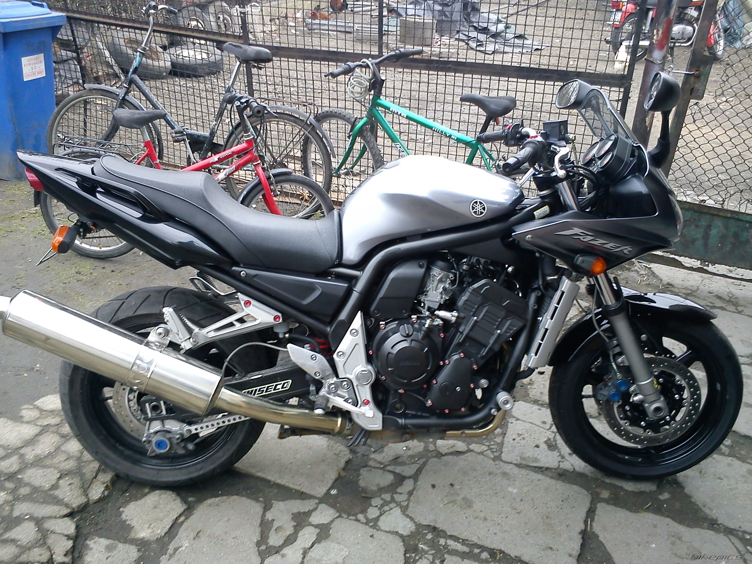 2004 YAMAHA FZS 1000 FAZER | Picture 2184448 motorcycle photo