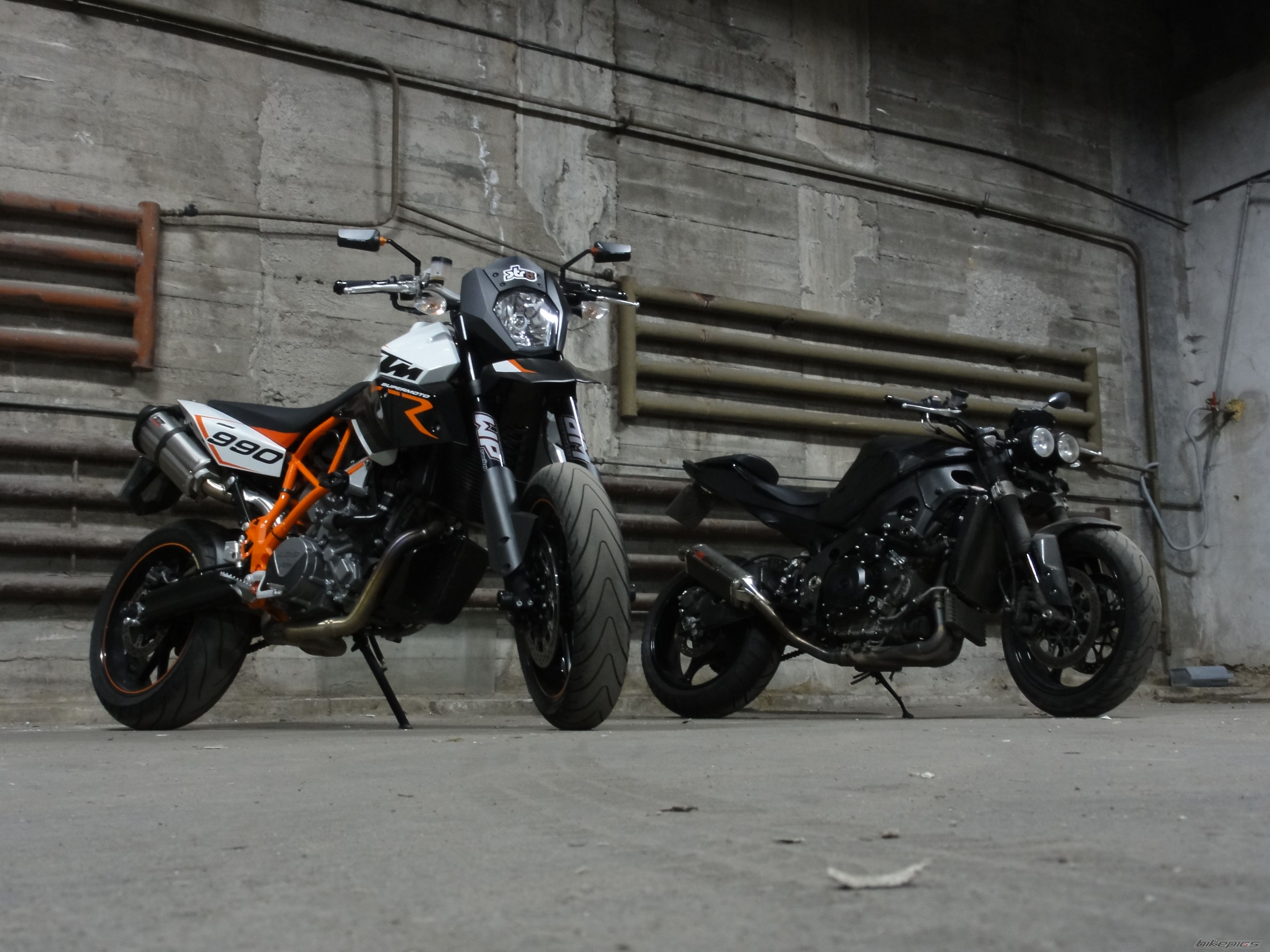 2010 KTM 990 SUPERMOTO | Picture 2185527 motorcycle photo