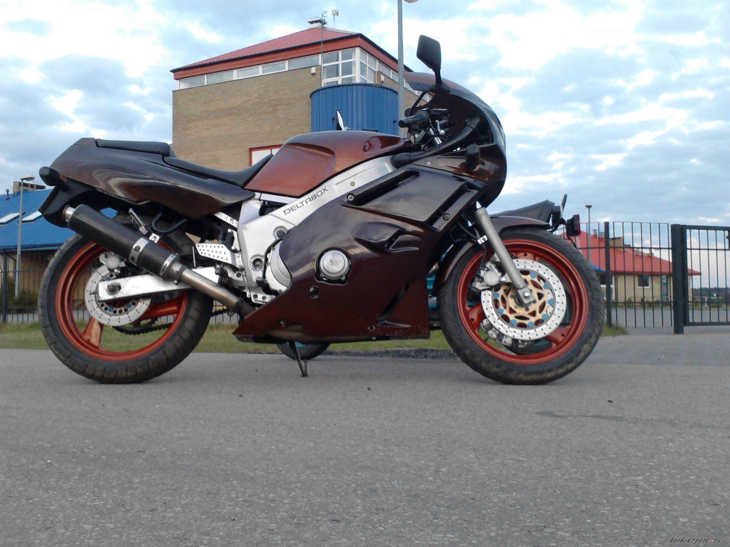 1990 YAMAHA FZR 600 | Picture 2187964 motorcycle photo