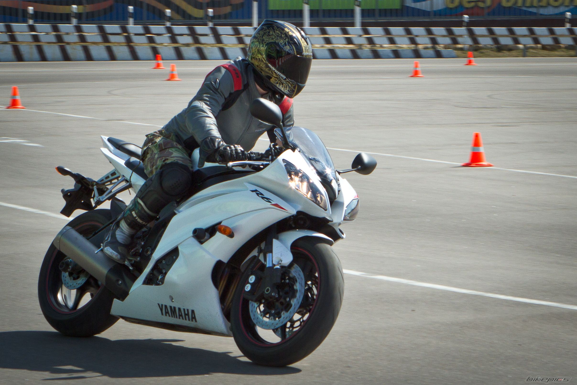 2011 YAMAHA YZF R6 | Picture 2196369 motorcycle photo