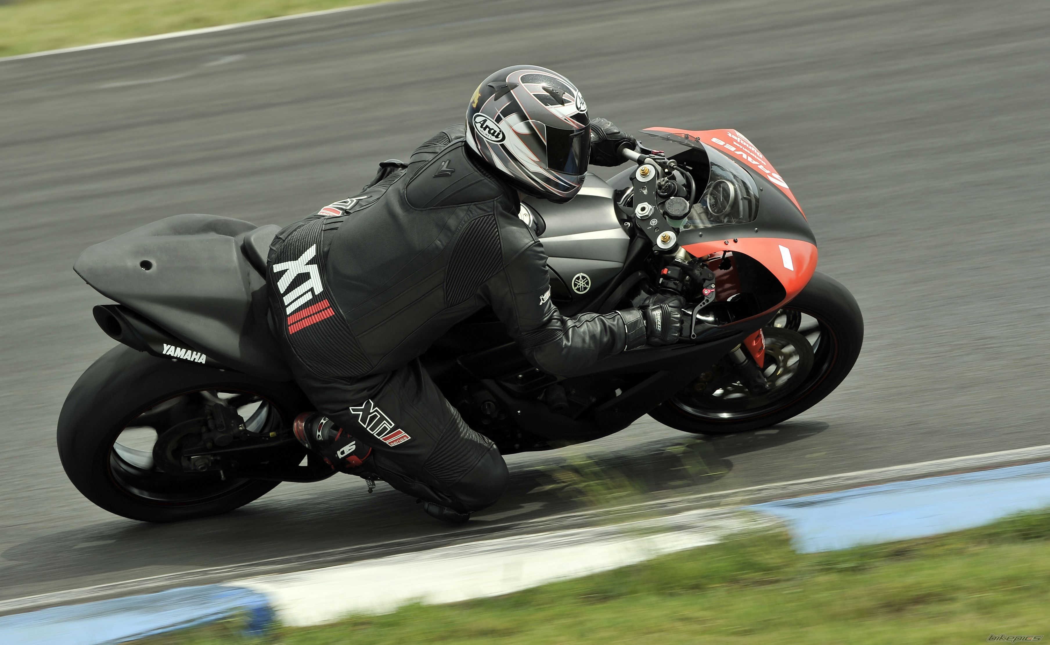 2005 YAMAHA YZF R1 | Picture 2196374 motorcycle photo