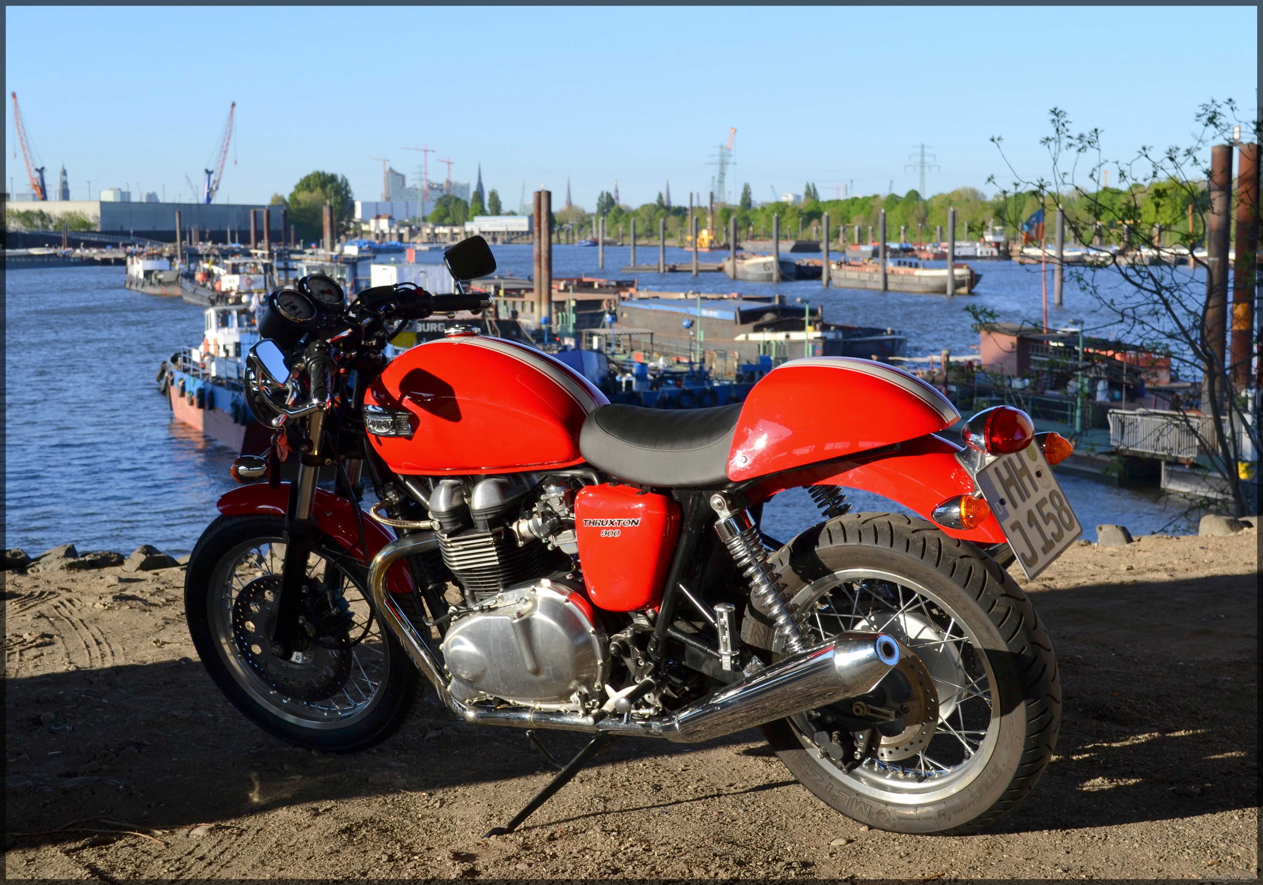 2010 TRIUMPH THRUXTON 900 | Picture 2198406 motorcycle photo