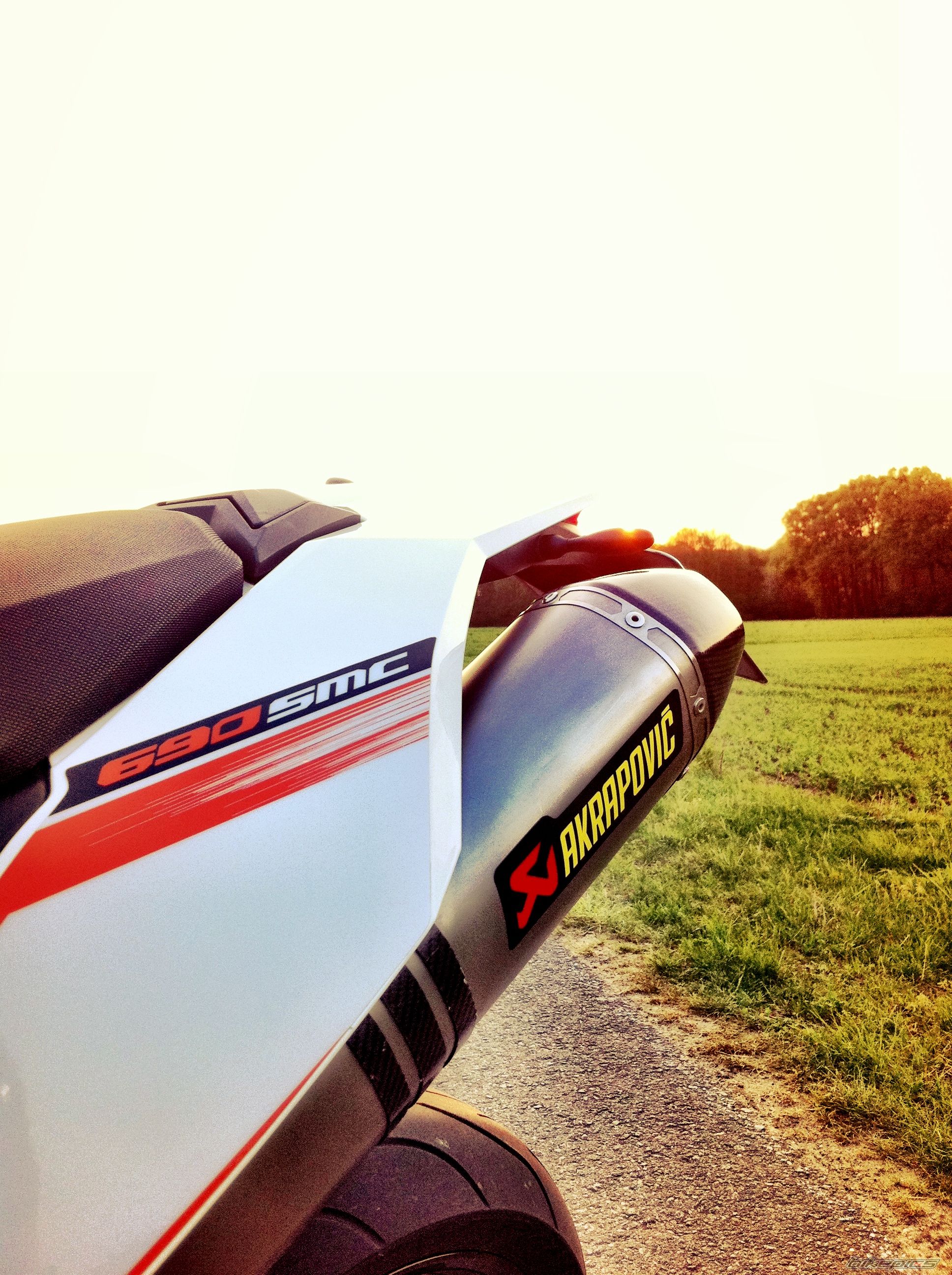 2011 KTM 690 SUPERMOTO | Picture 2199320 motorcycle photo