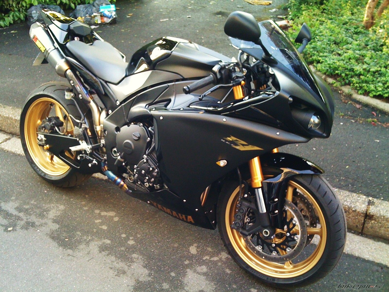 2009 YAMAHA YZF R1 | Picture 2201959 motorcycle photo