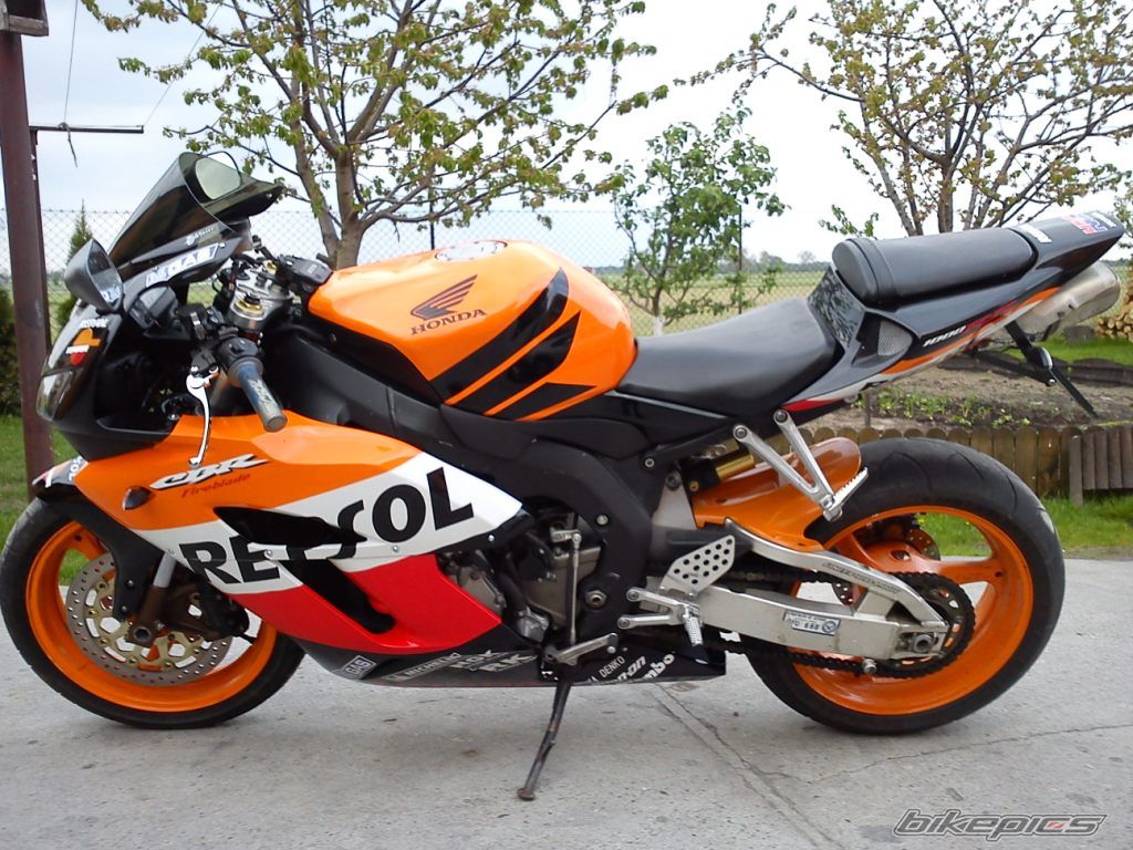 2004 HONDA CBR 1000  RR | Picture 2204824 motorcycle photo
