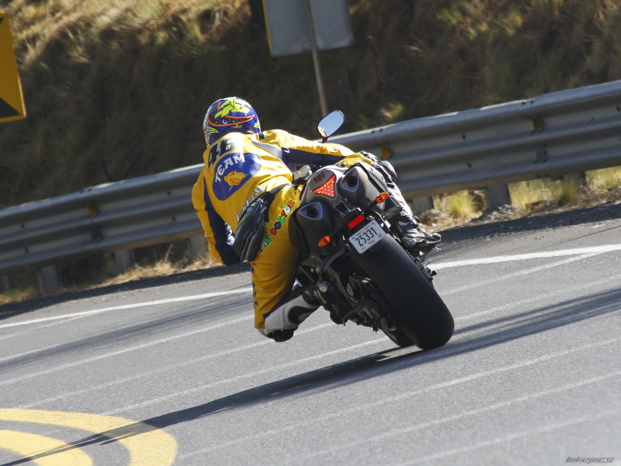 2010 YAMAHA YZF R1 | Picture 2204958 motorcycle photo