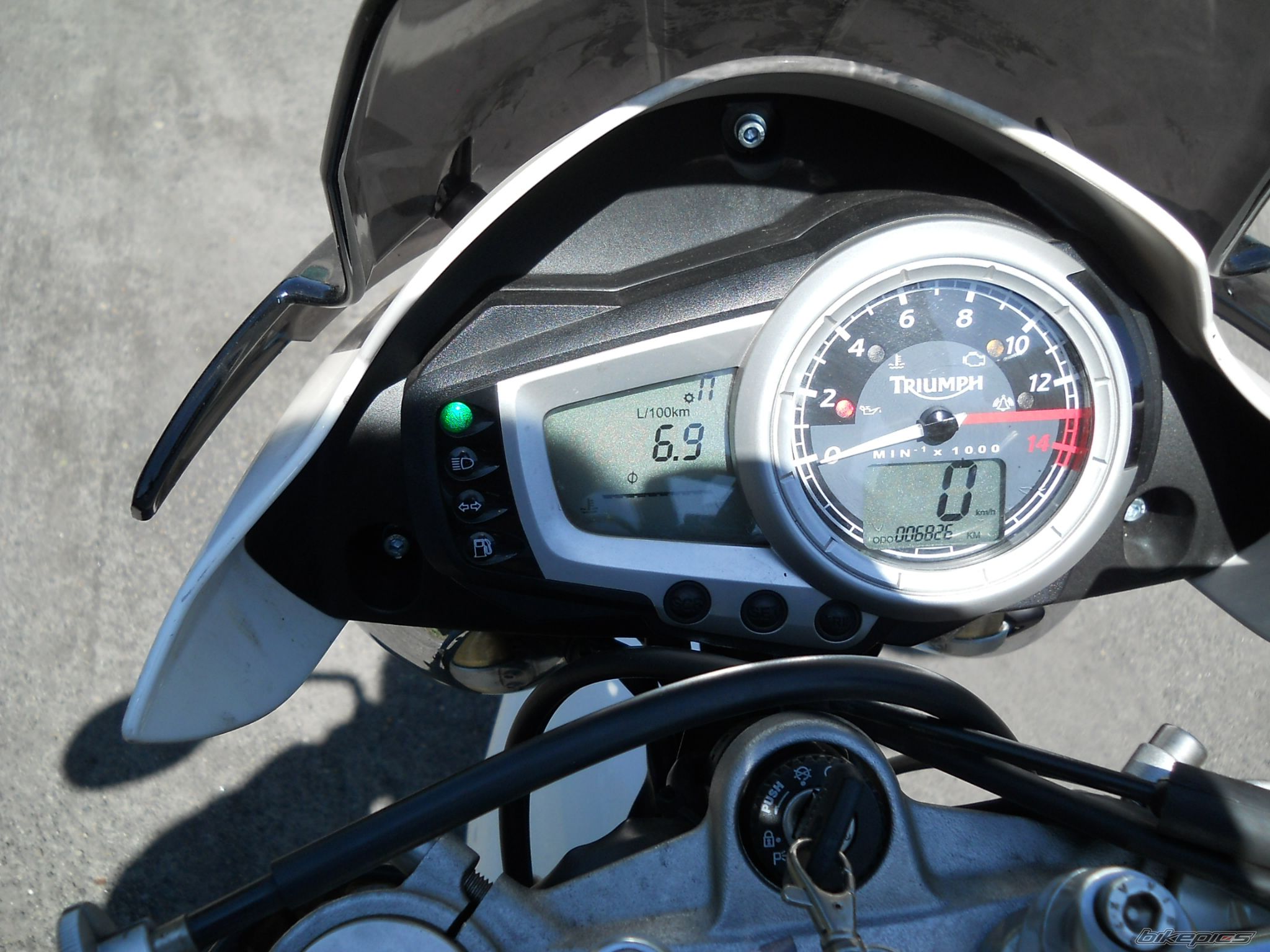 2008 TRIUMPH STREET TRIPLE | Picture 2205089 motorcycle photo