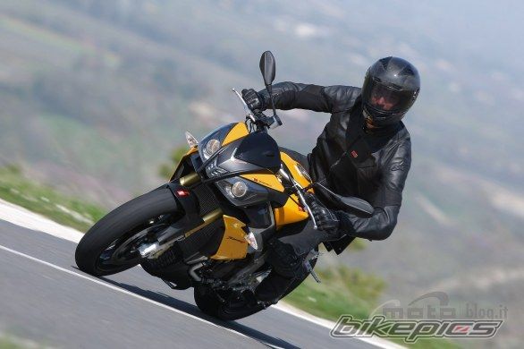 2011 APRILIA TUONO FACTORY | Picture 2208016 motorcycle photo