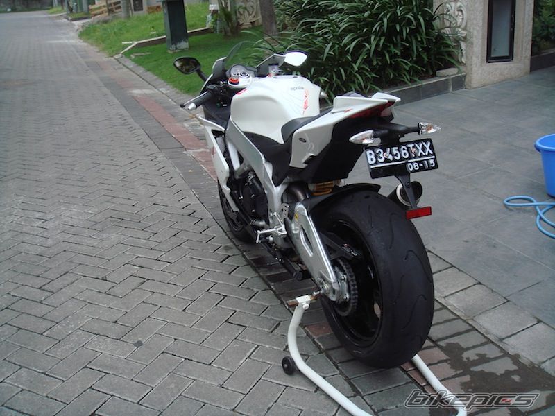 2010 APRILIA RSV4 | Picture 2211494 motorcycle photo