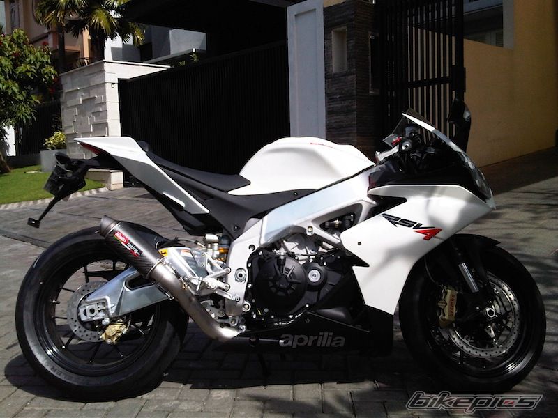 2010 APRILIA RSV4 | Picture 2211498 motorcycle photo