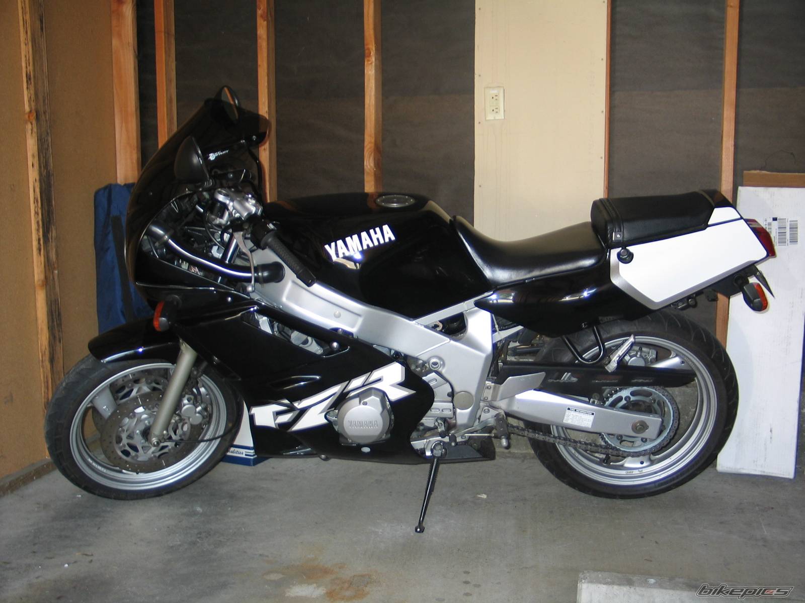 1999 YAMAHA FZR 600 | Picture 221215 motorcycle photo