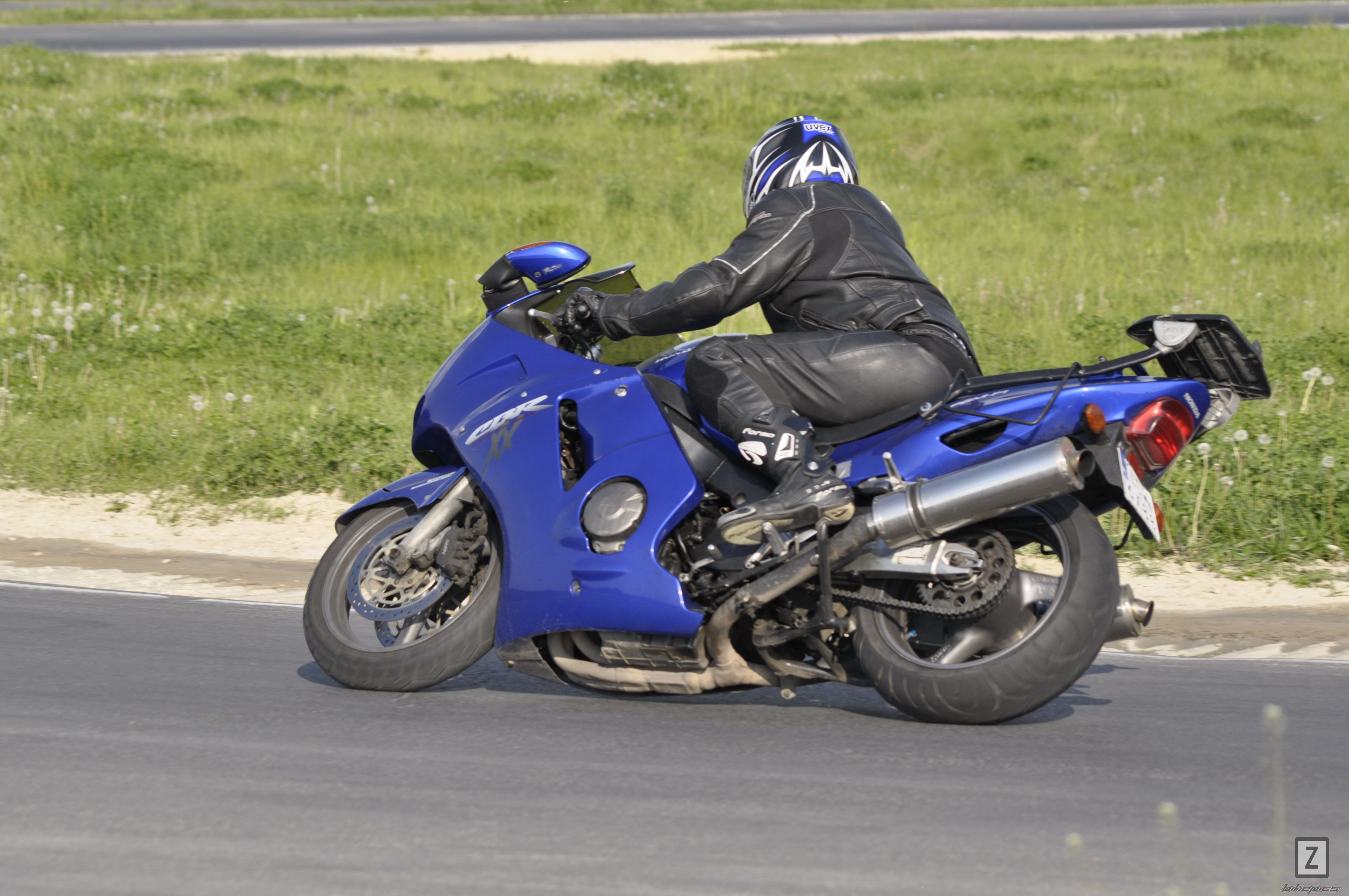 2003 HONDA CBR1100XX | Picture 2212861 motorcycle photo