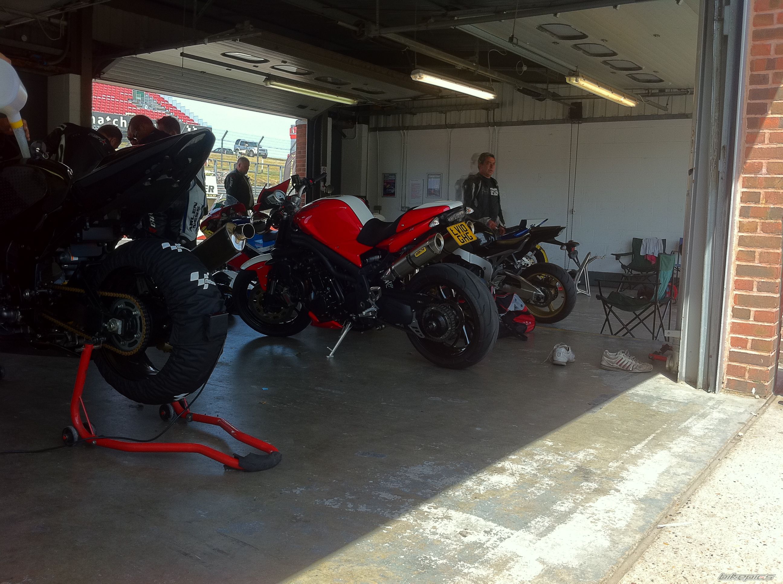 2010 TRIUMPH SPEED TRIPLE | Picture 2213815 motorcycle photo