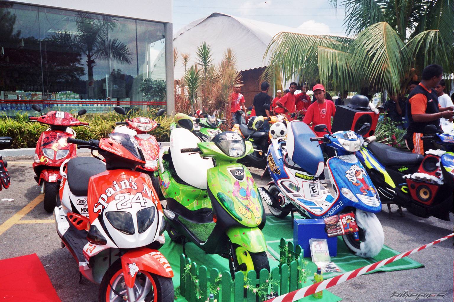 2004 SUZUKI VS 125 | Picture 221392 motorcycle photo