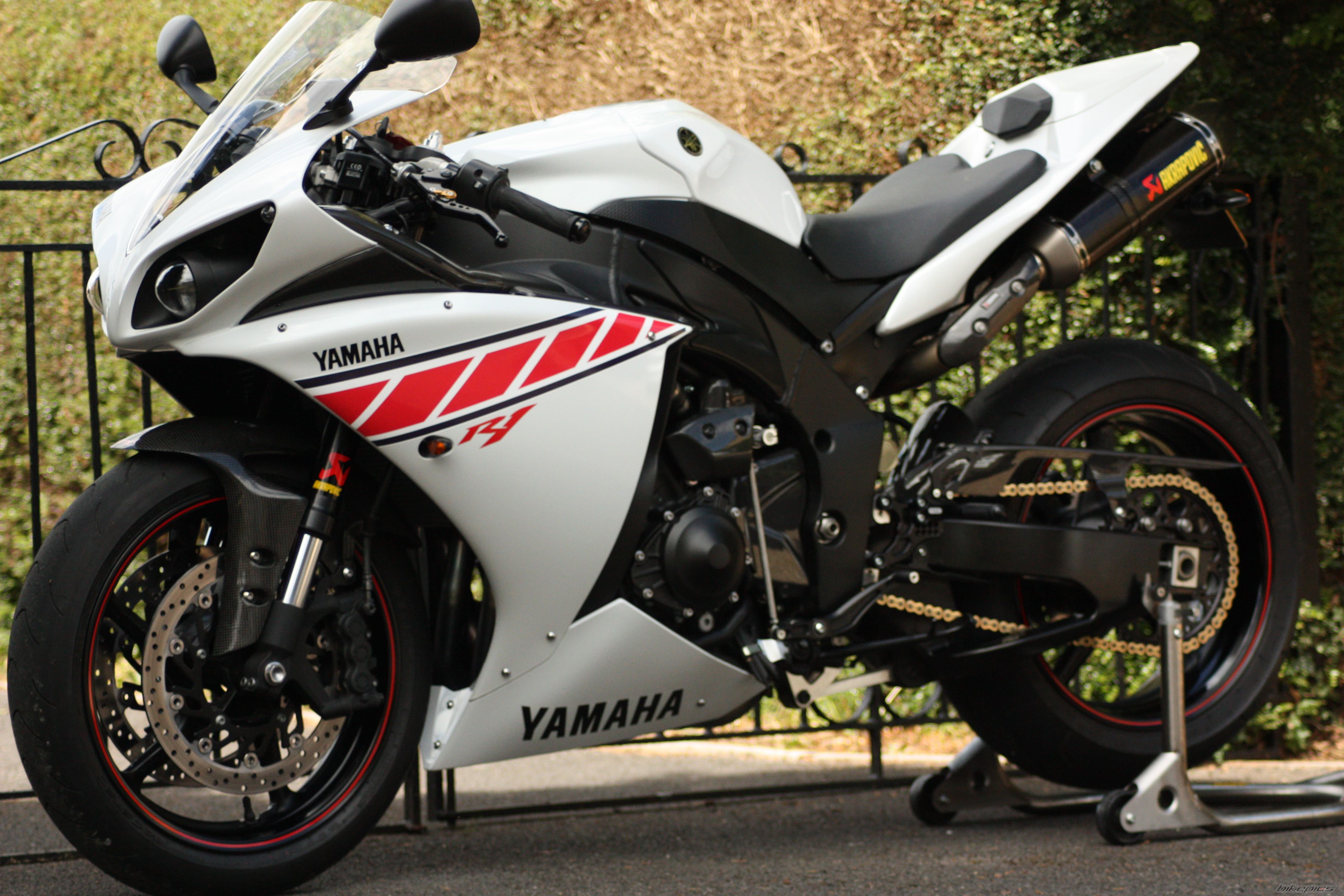 2010 YAMAHA YZF R1 | Picture 2214644 motorcycle photo