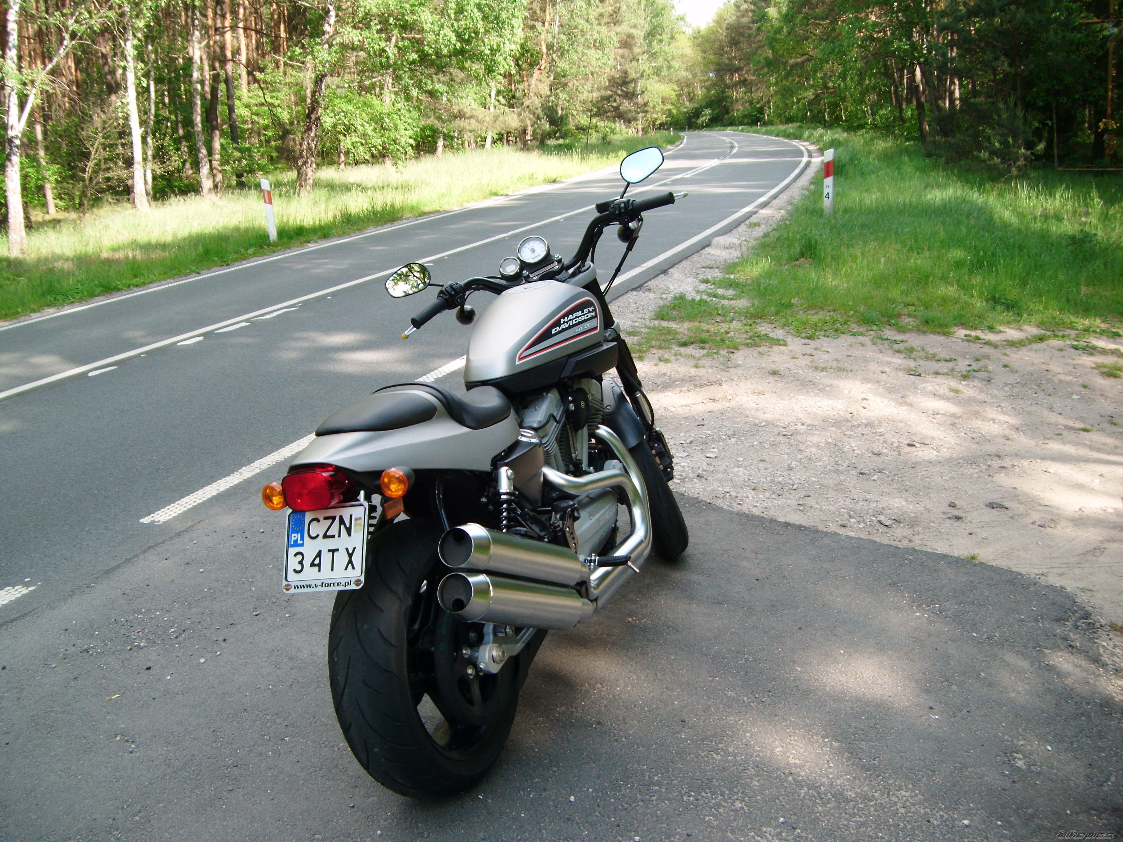 2009 HARLEY DAVIDSON XR 1200 | Picture 2215982 motorcycle photo