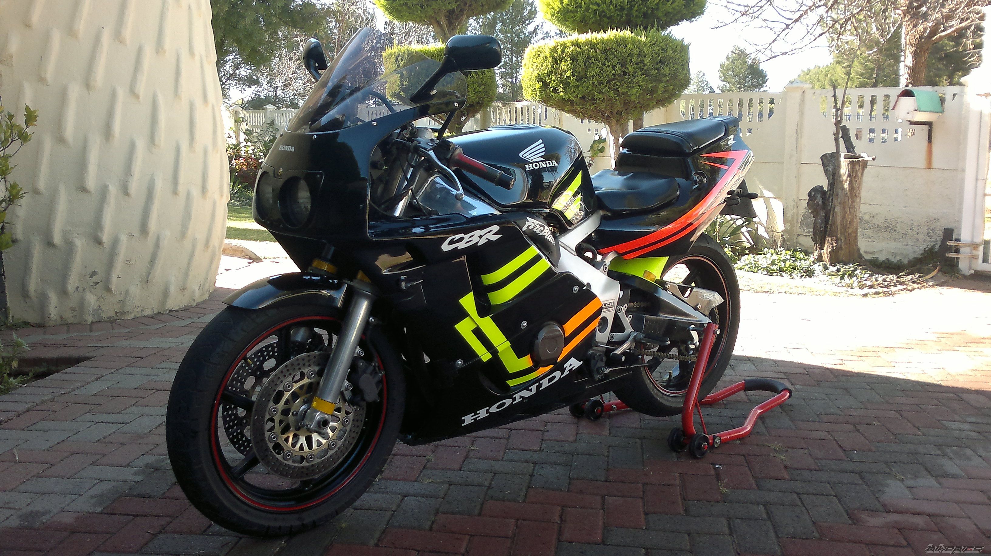 2004 HONDA CBR 400 | Picture 2215991 motorcycle photo