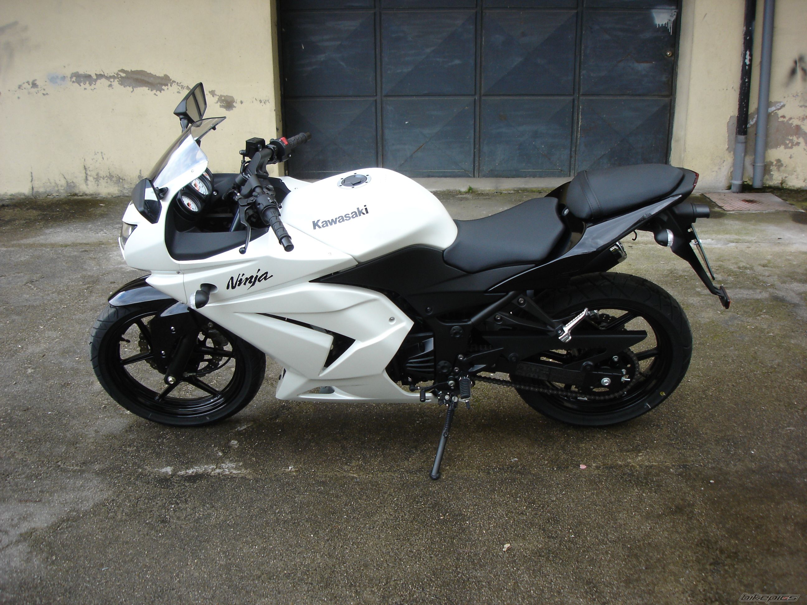 2011 KAWASAKI NINJA 250R | Picture 2217394 motorcycle photo
