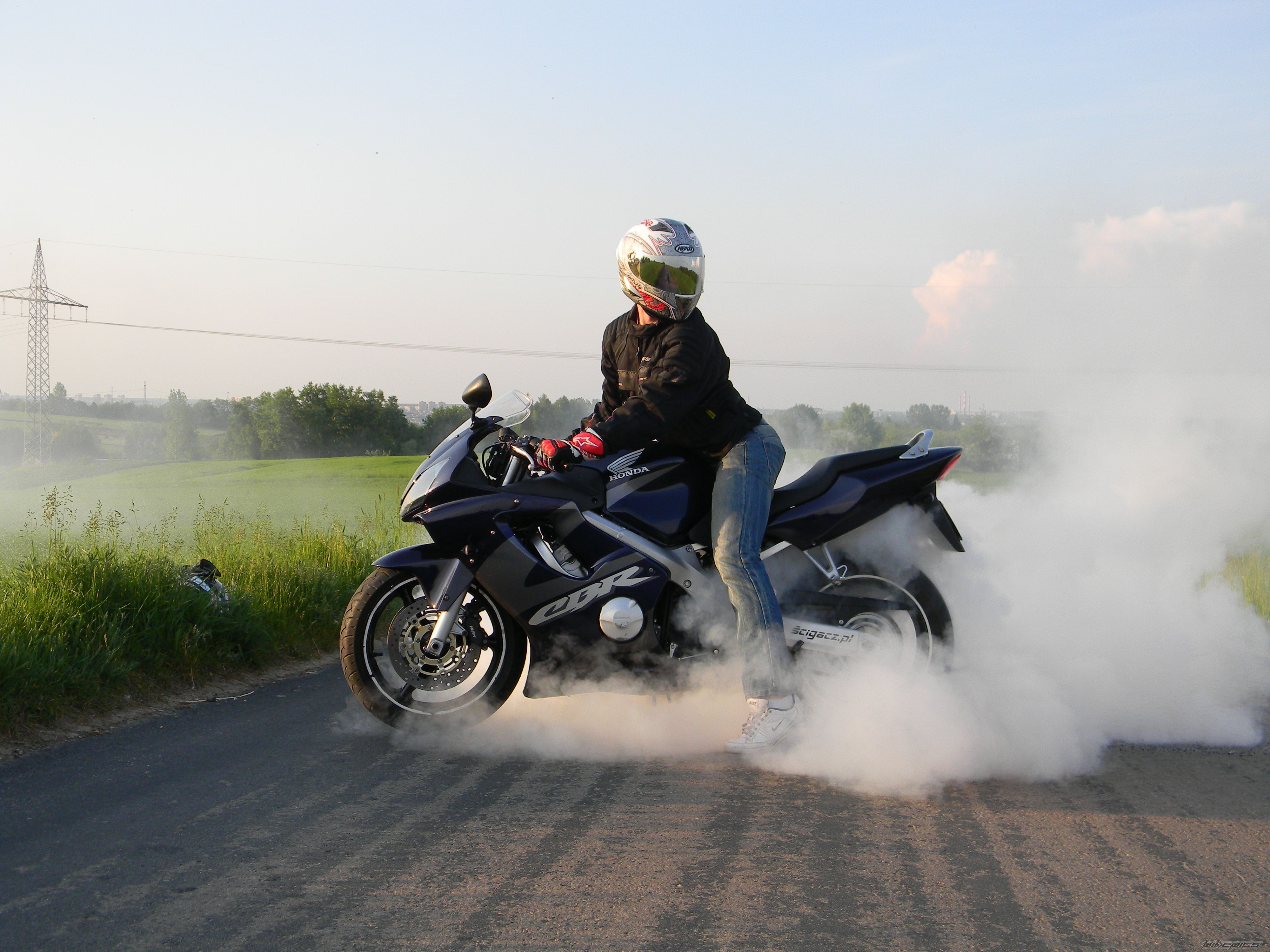 2002 HONDA CBR 600 | Picture 2217914 motorcycle photo