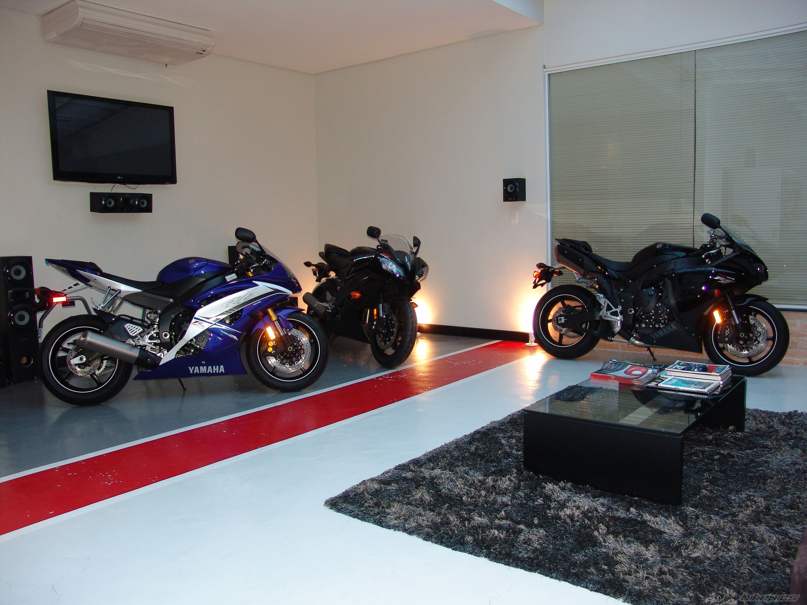 2011 YAMAHA YZF R6 | Picture 2221117 motorcycle photo