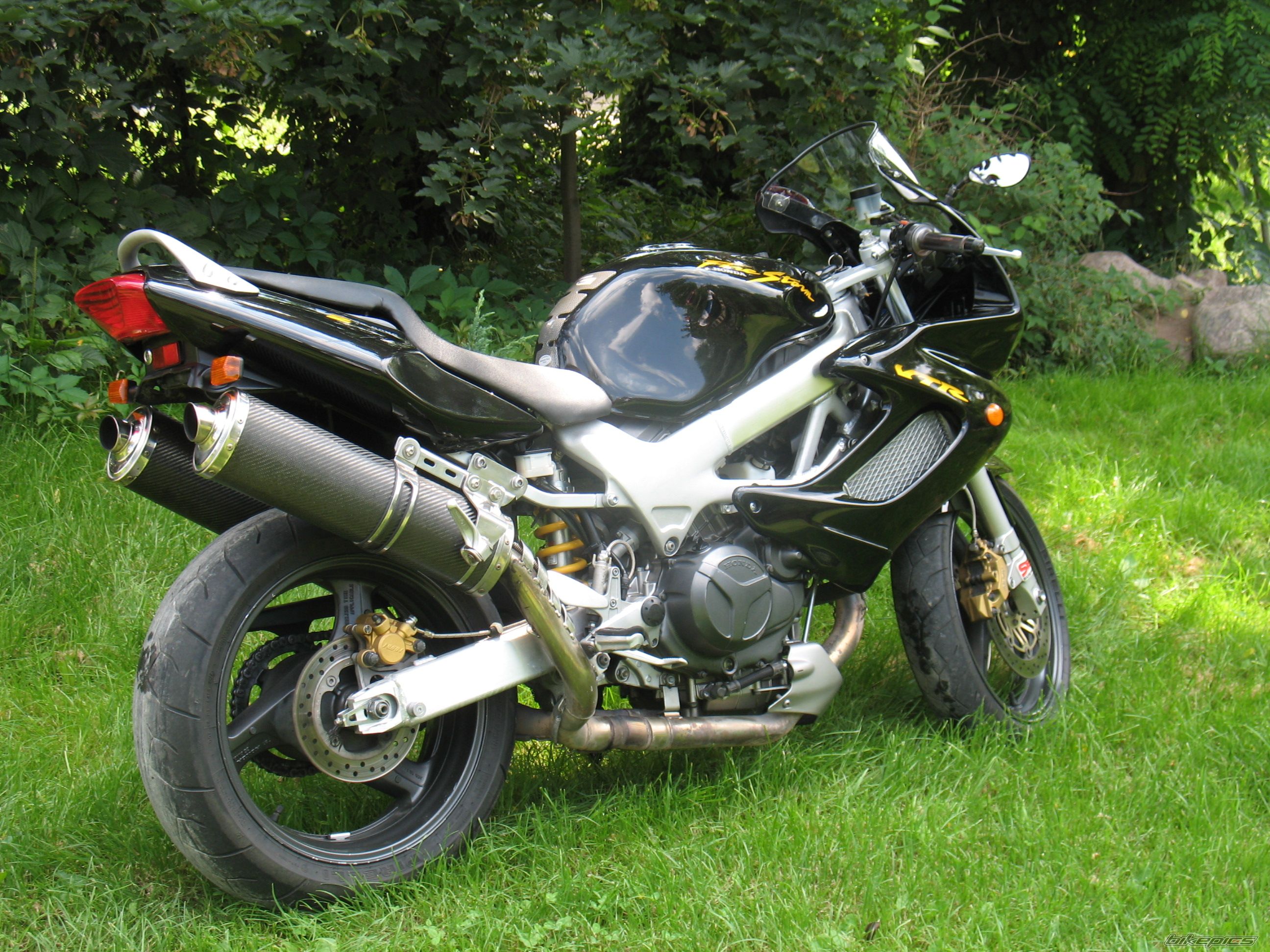 1999 HONDA VTR 1000 | Picture 2223896 motorcycle photo